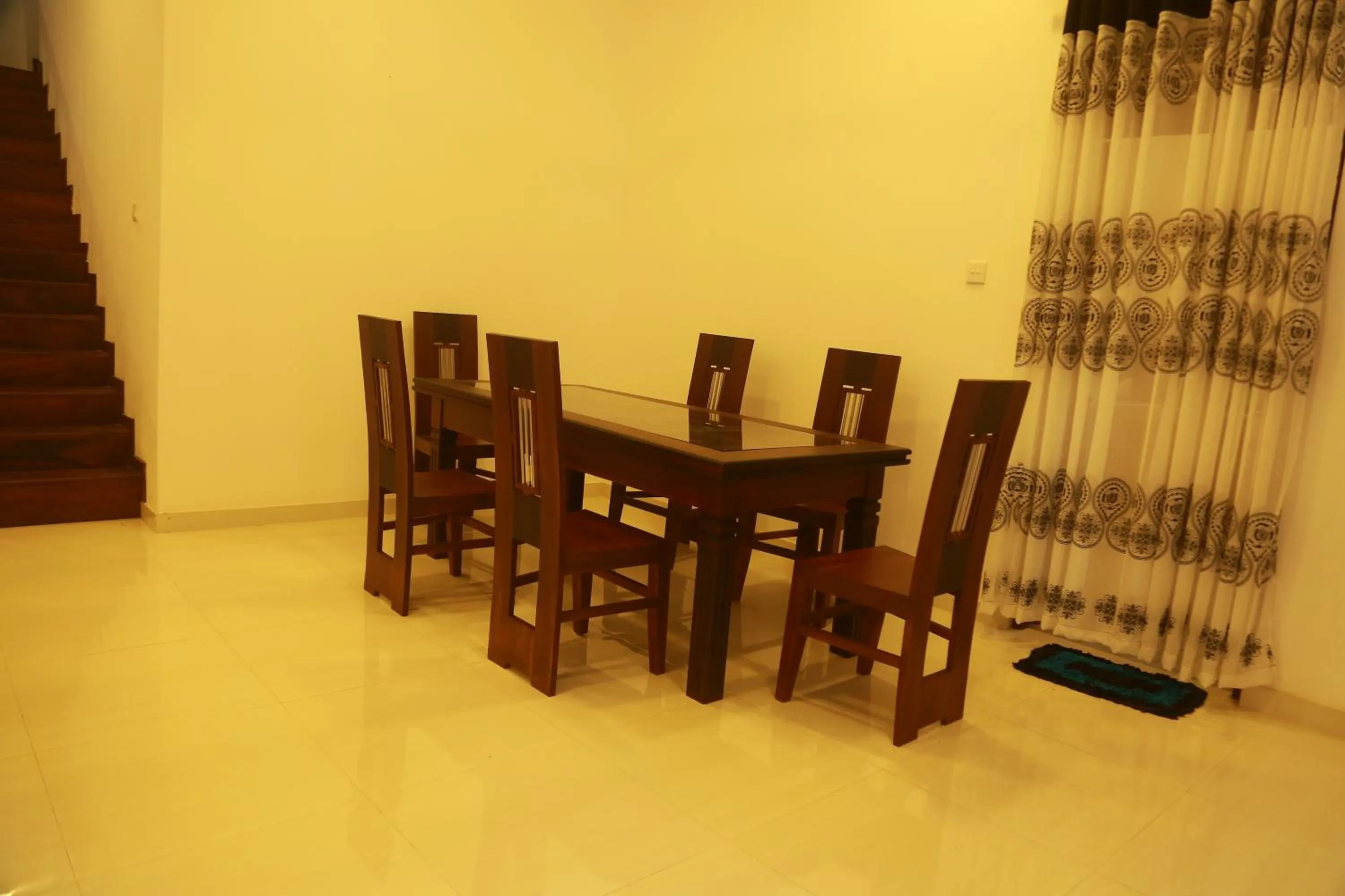 Dining area in Mama's Palace Hiriketiya