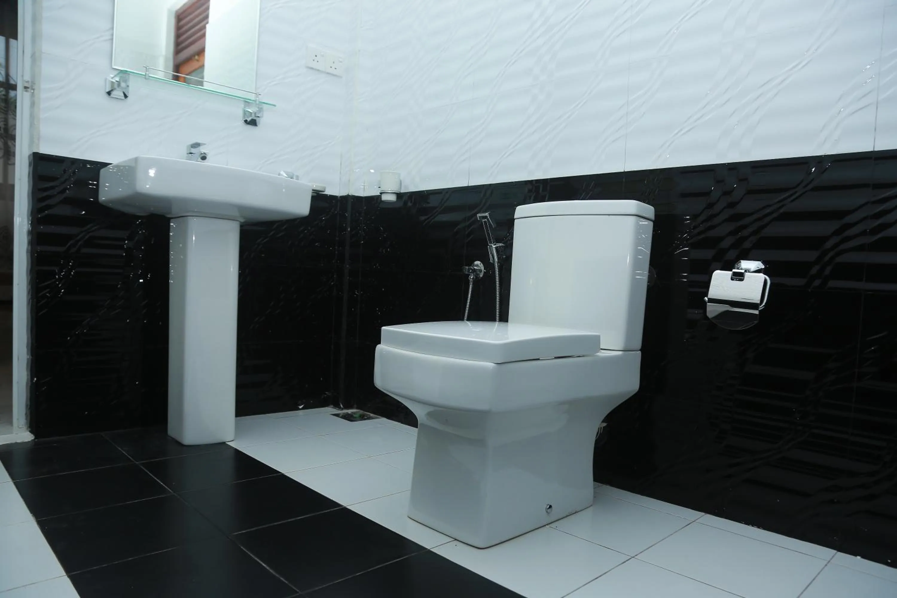 Toilet in Mama's Palace Hiriketiya