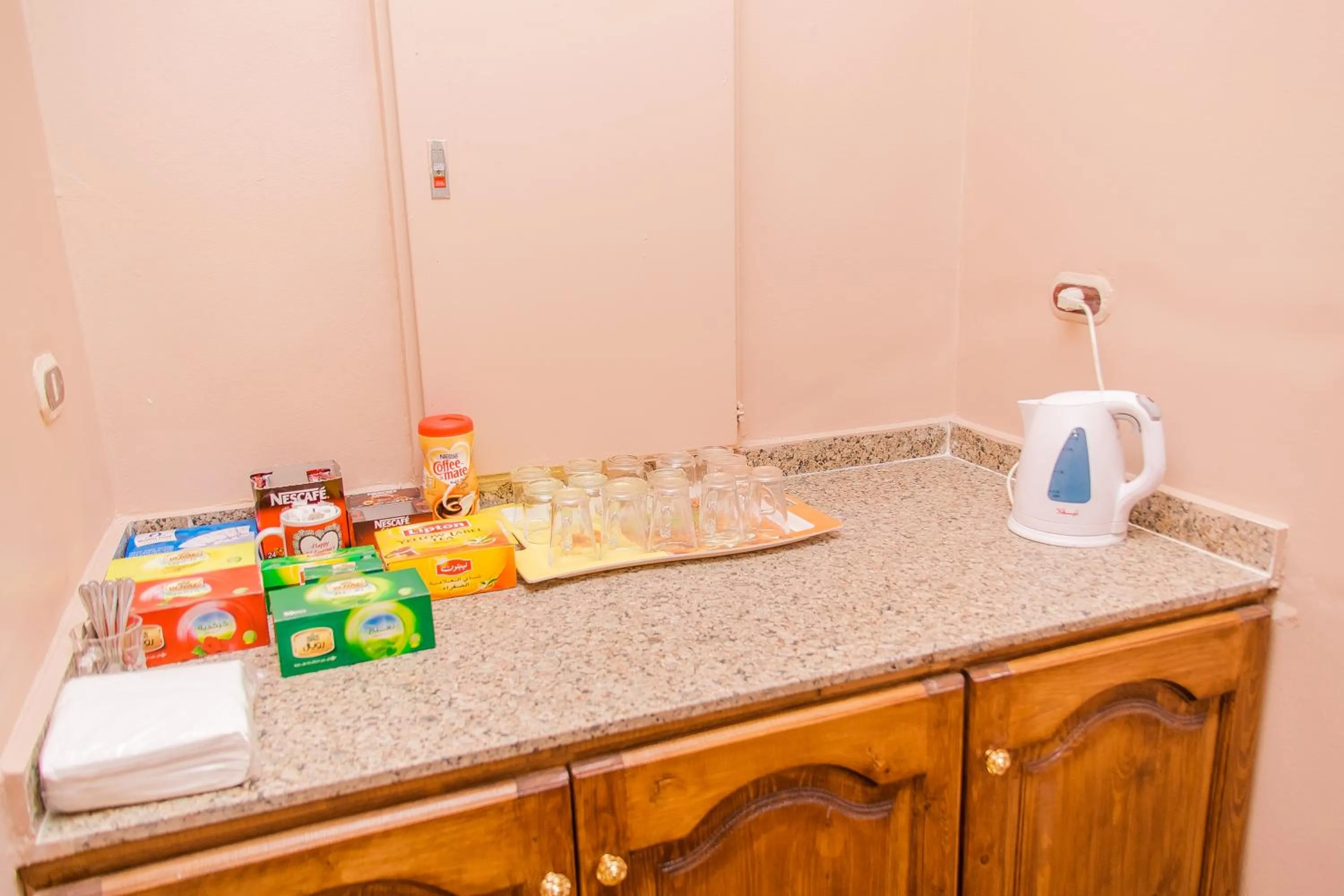 Coffee/tea facilities in Guardian Guest House