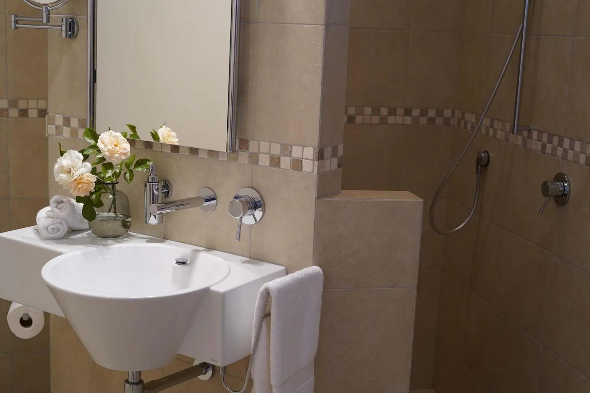 Bathroom in Mt Rosa Lodge Boutique Vineyard Accommodation