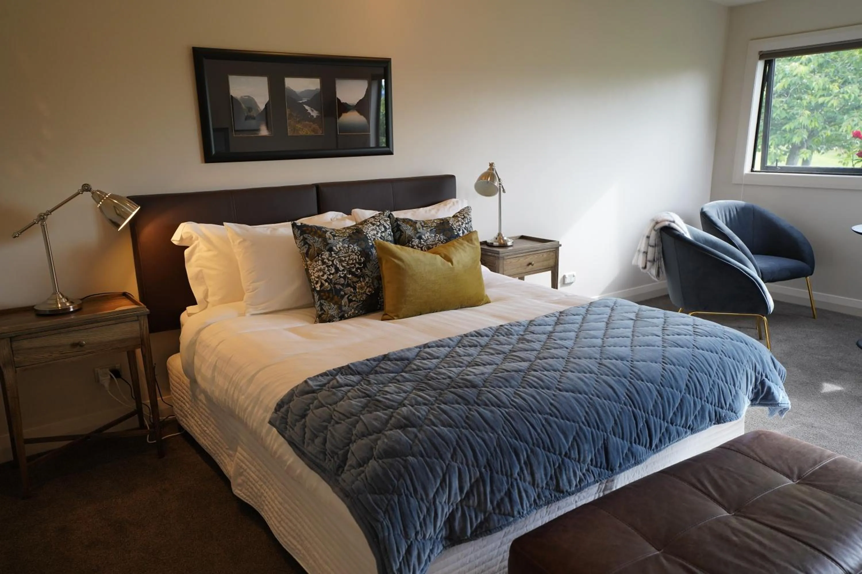 Photo of the whole room, Bed in Mt Rosa Lodge Boutique Vineyard Accommodation