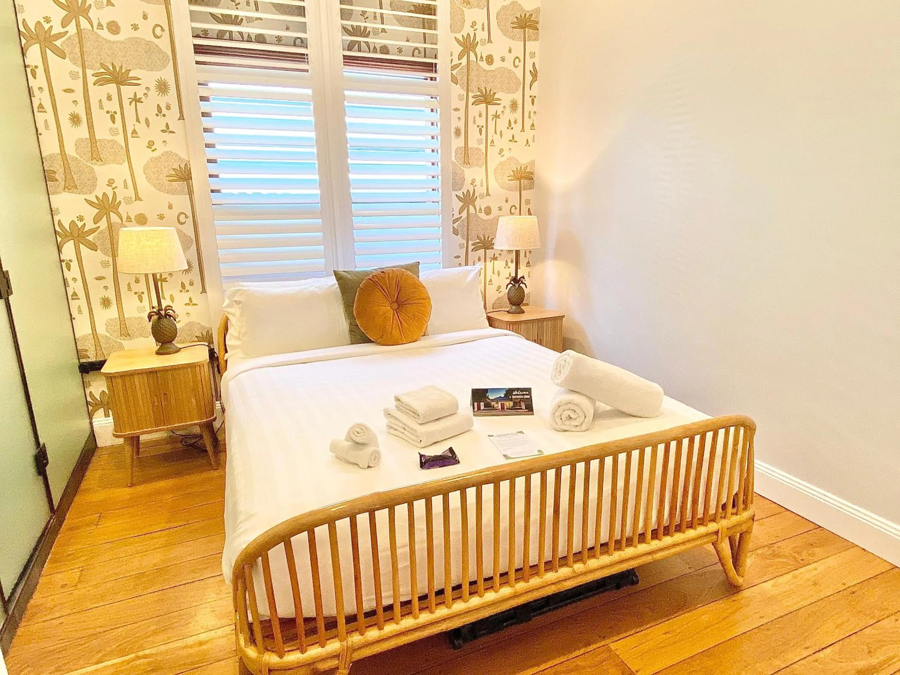 Bedroom, Bed in Bayhaven Lodge