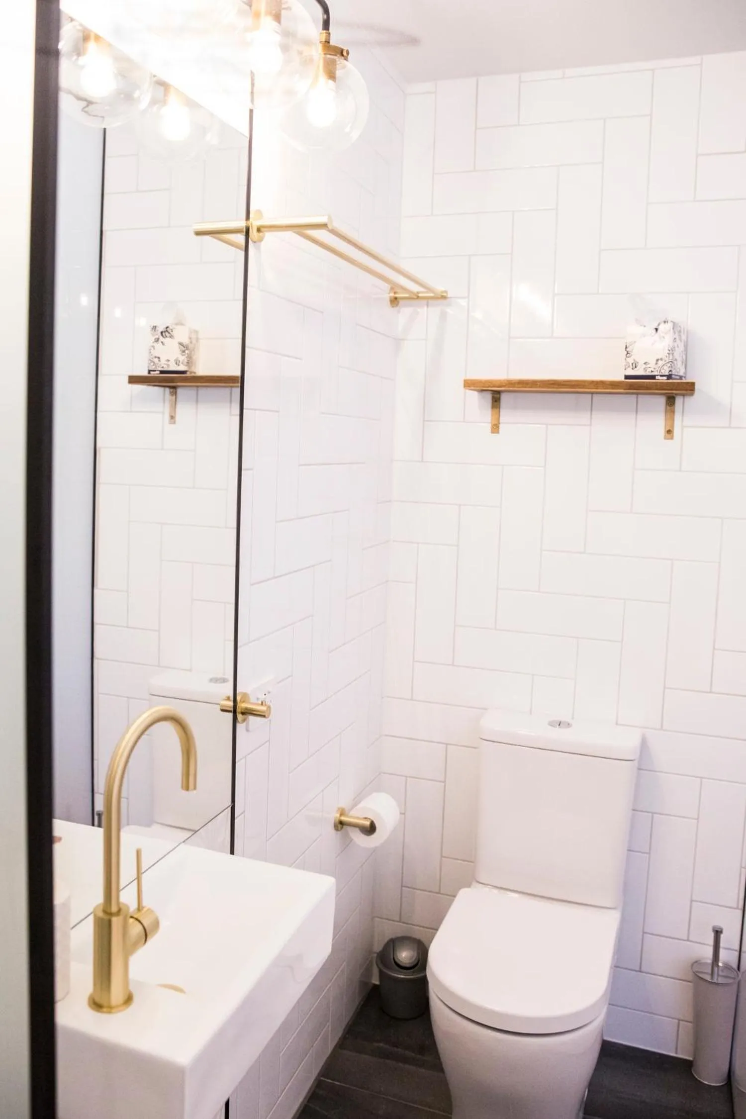 Toilet in Bayhaven Lodge