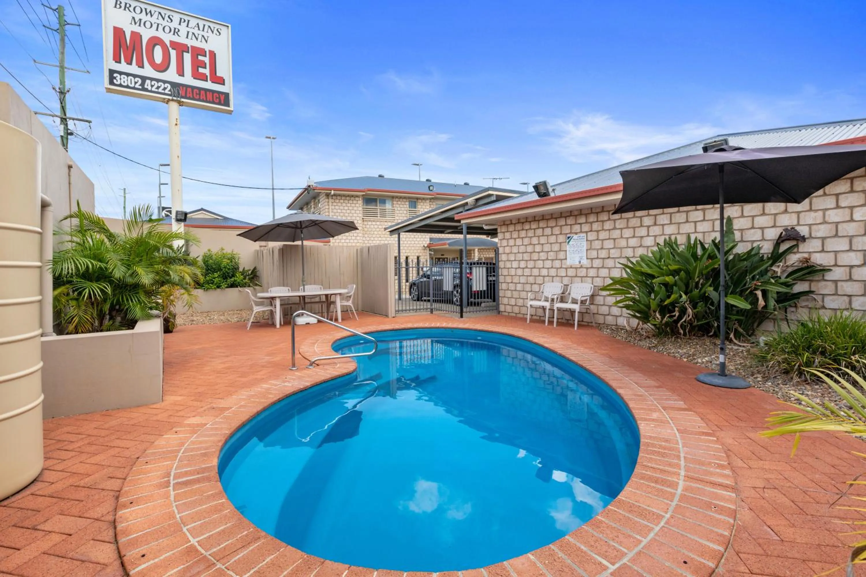 Swimming pool in Browns Plains Motor Inn