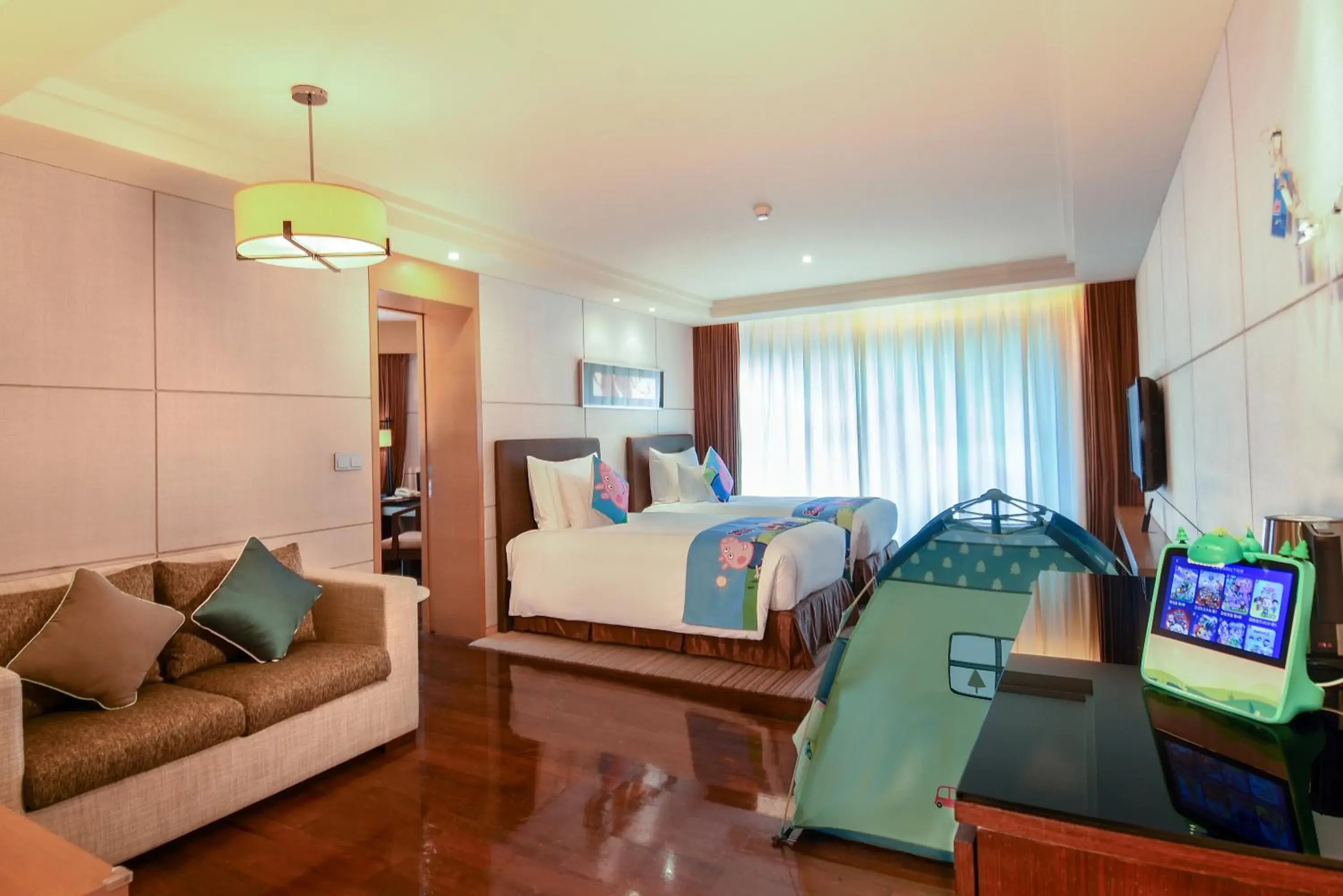 Bedroom, Bed in Shenzhen Dameisha Kingkey Palace Hotel Bedroom, Bed in Shenzhen Dameisha Kingkey Palace Hotel