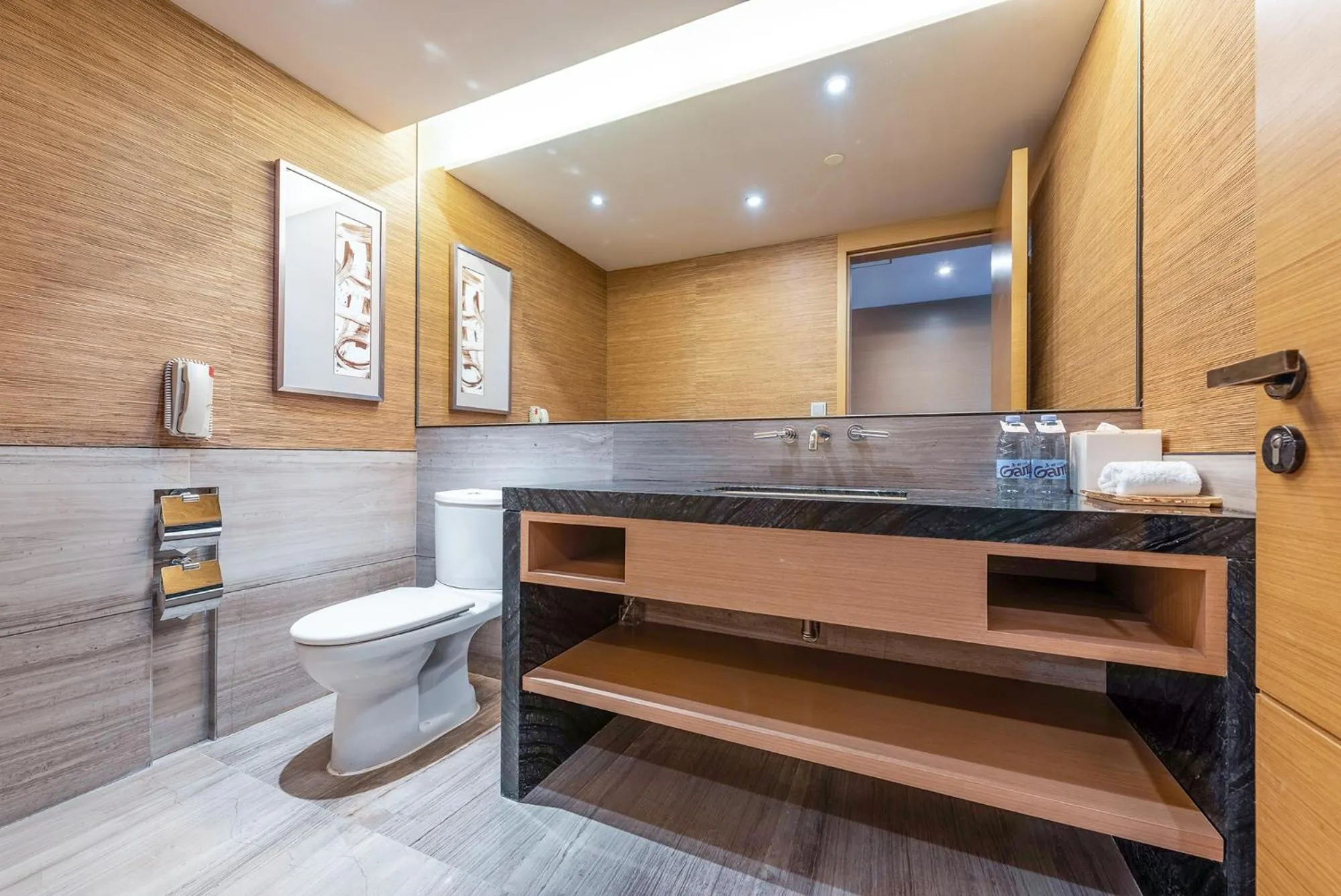 Toilet in Shenzhen Dameisha Kingkey Palace Hotel