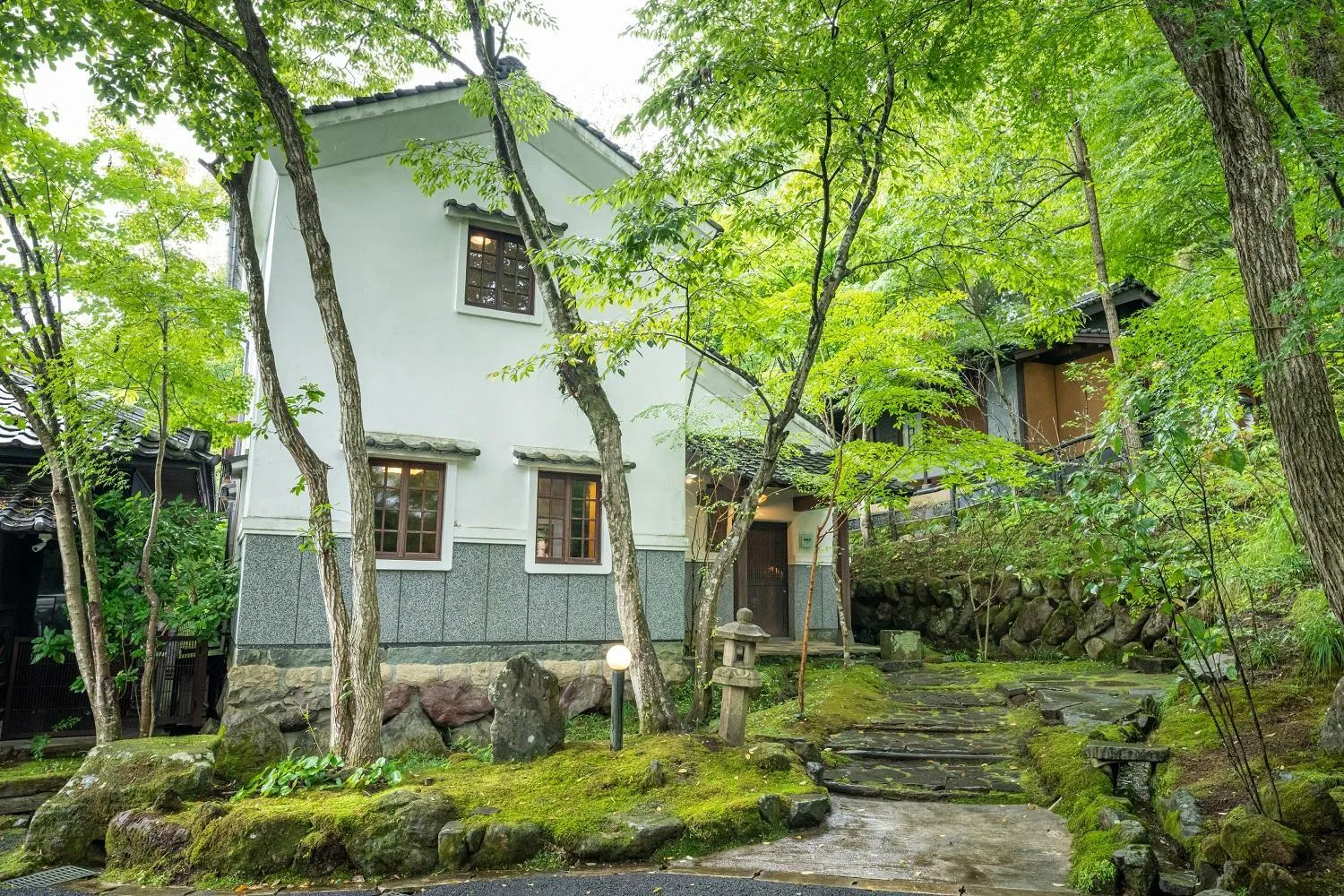 Property building in Nihon-no-Ashitaba