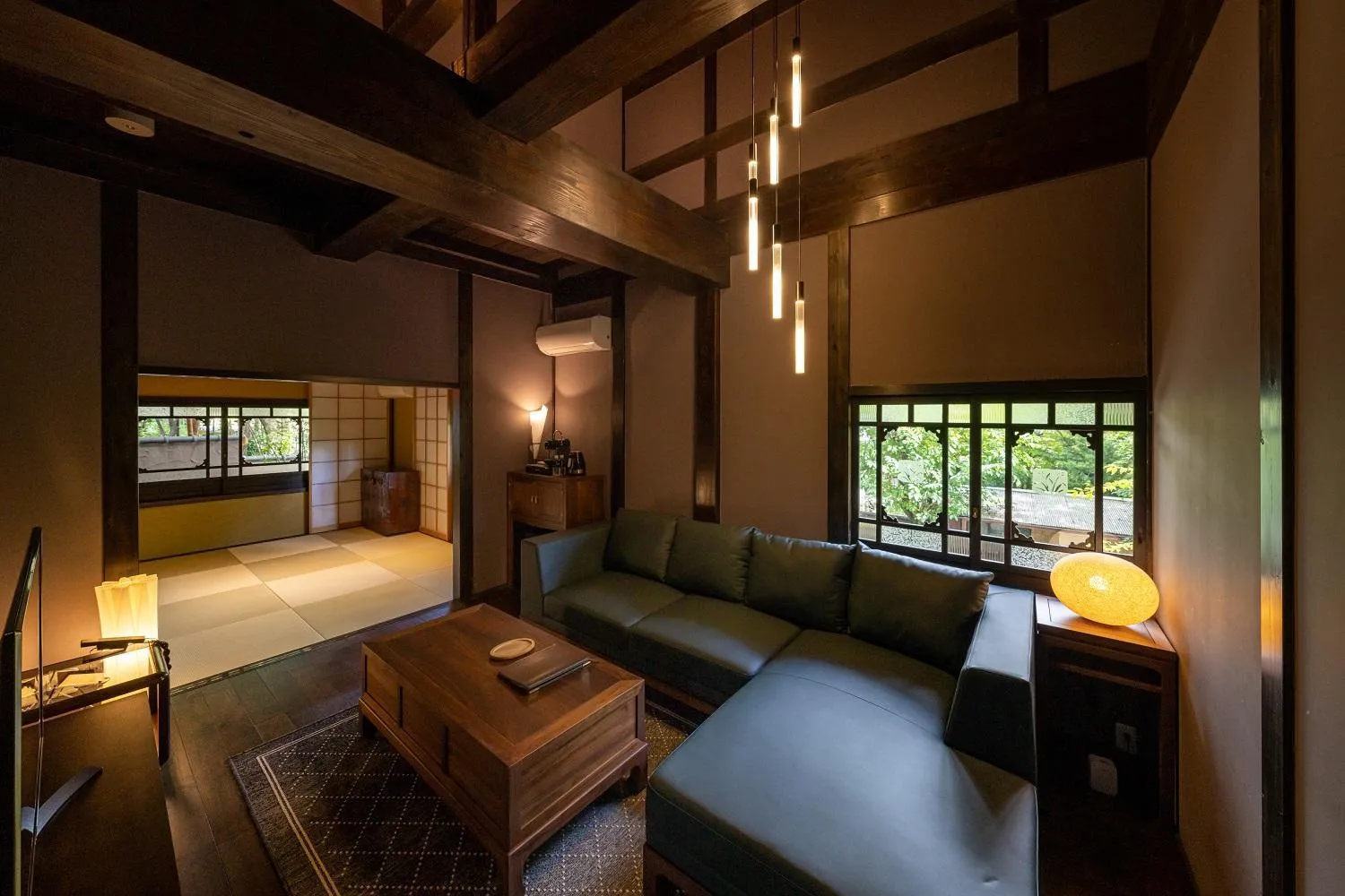 Living room, Bed in Nihon-no-Ashitaba