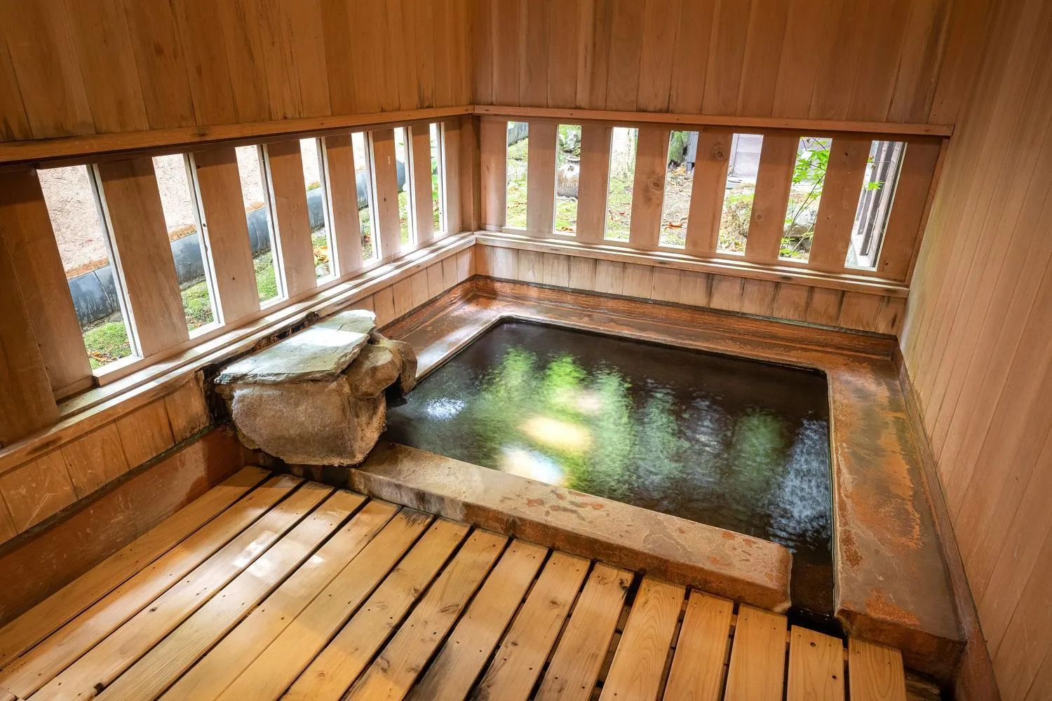 Hot Spring Bath in Nihon-no-Ashitaba