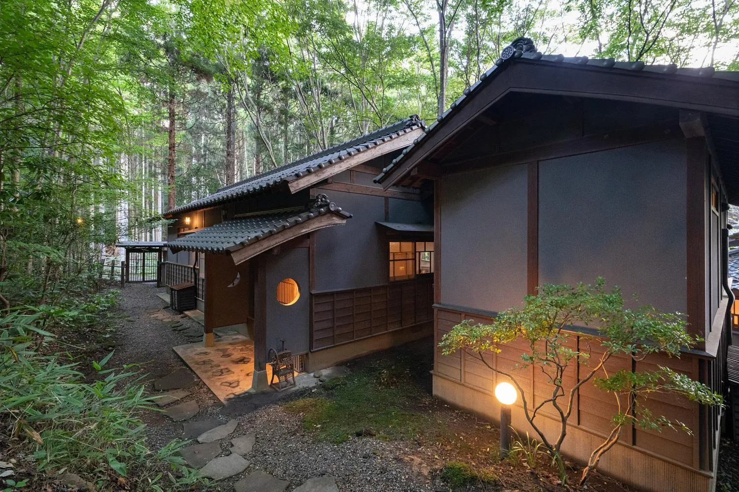 Property building in Nihon-no-Ashitaba
