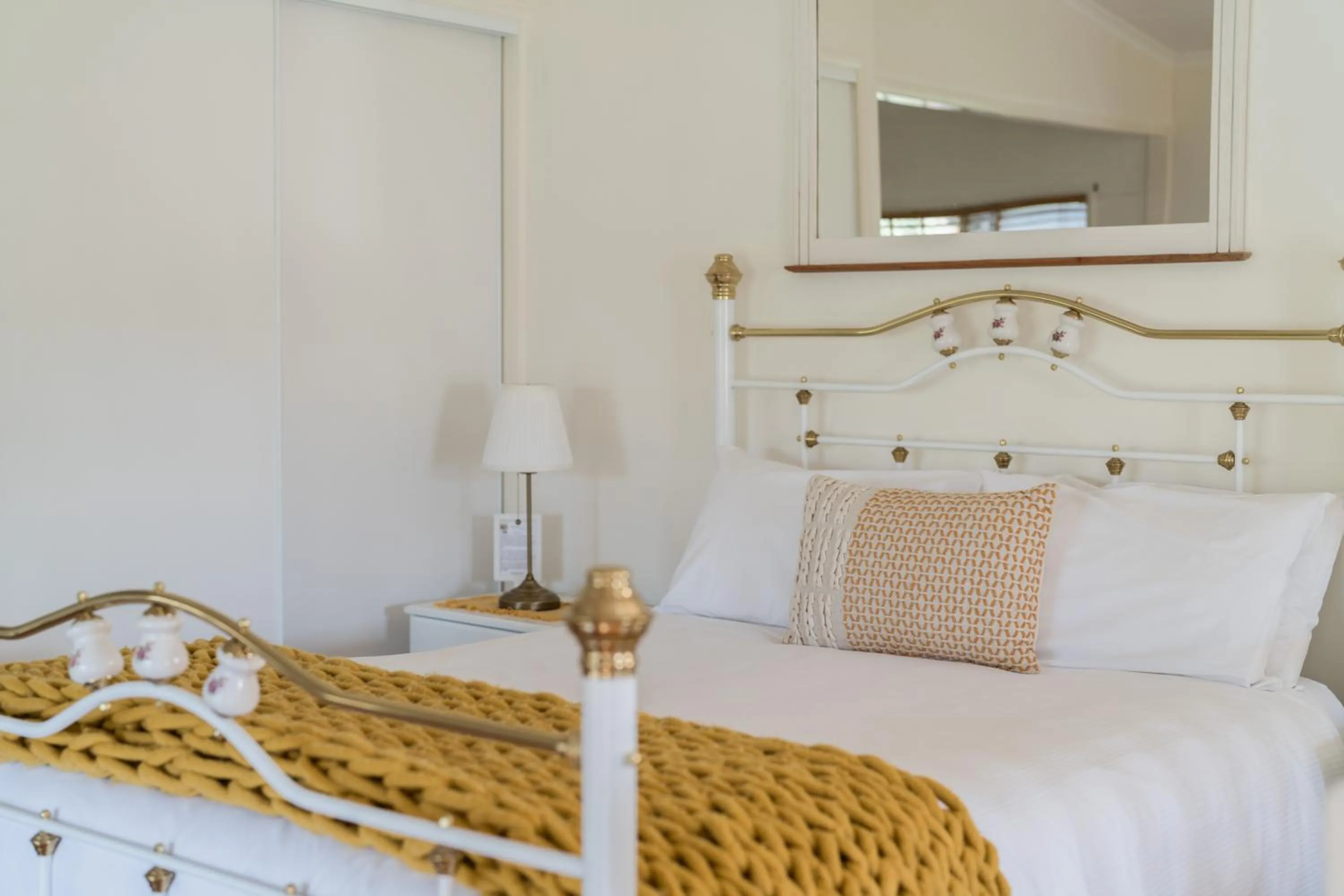 Bed in Granite Gardens Cottages & Lake Retreat