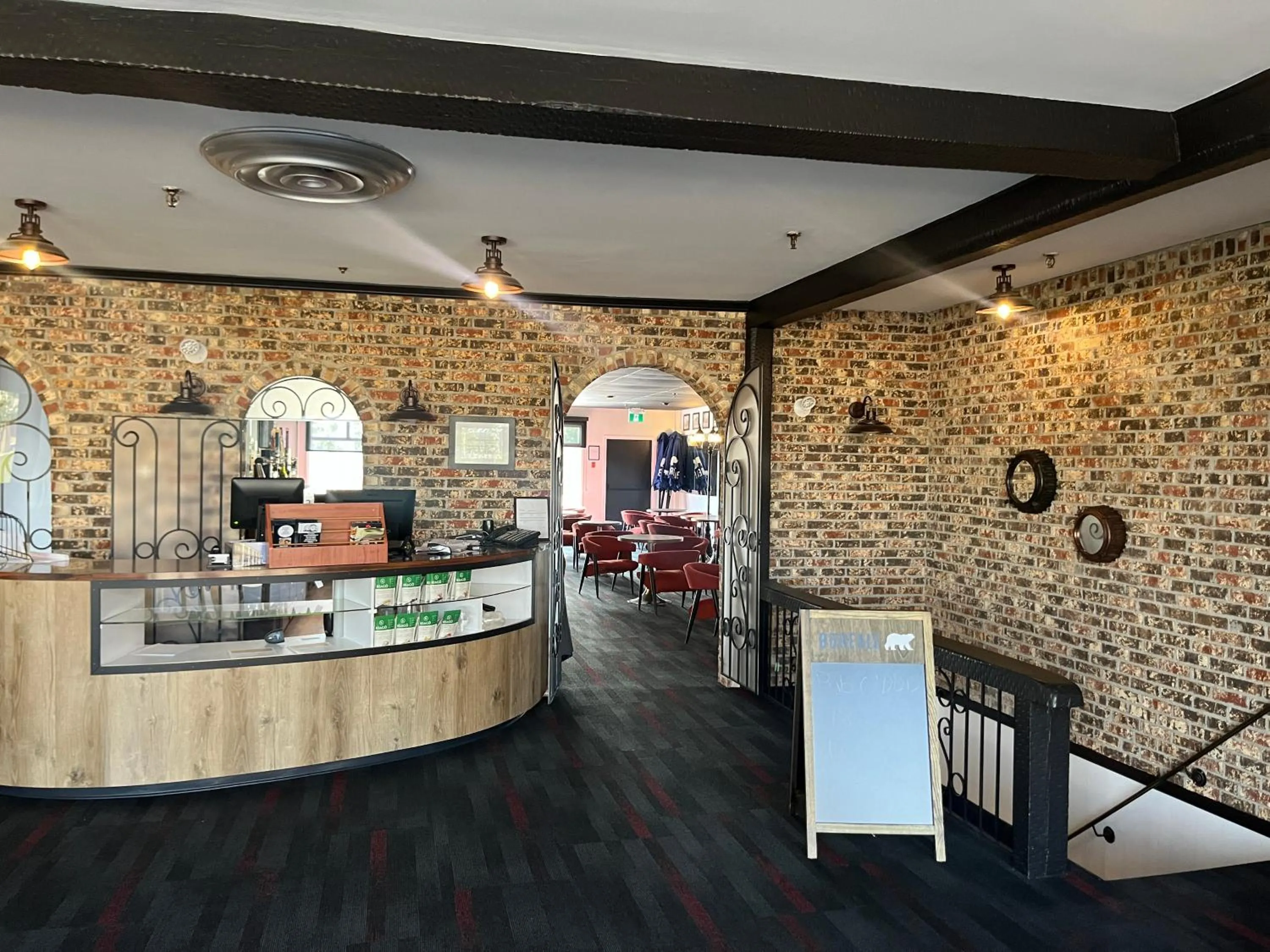 Lobby or reception in Hotel Motel Le Château