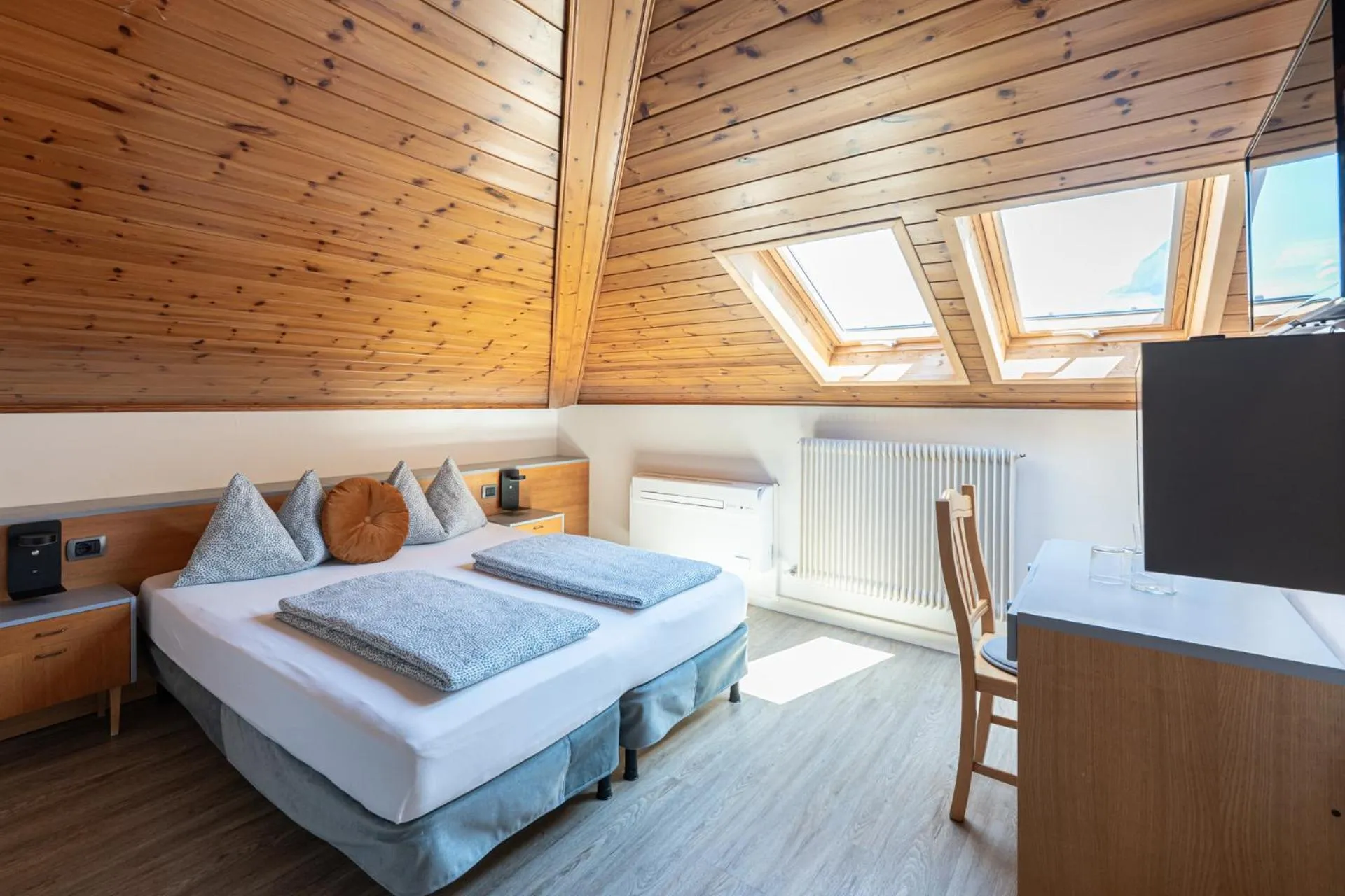 Bedroom, Bed in Gasthof Salurn