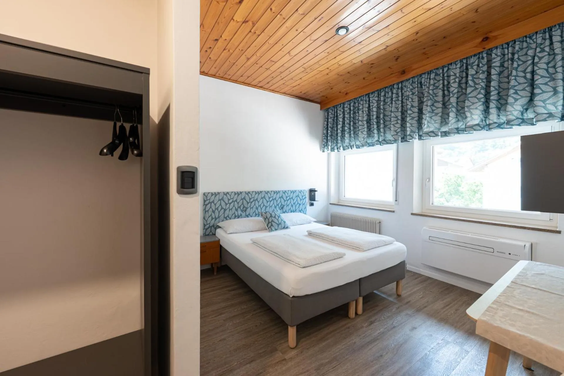 Bedroom, Bed in Gasthof Salurn