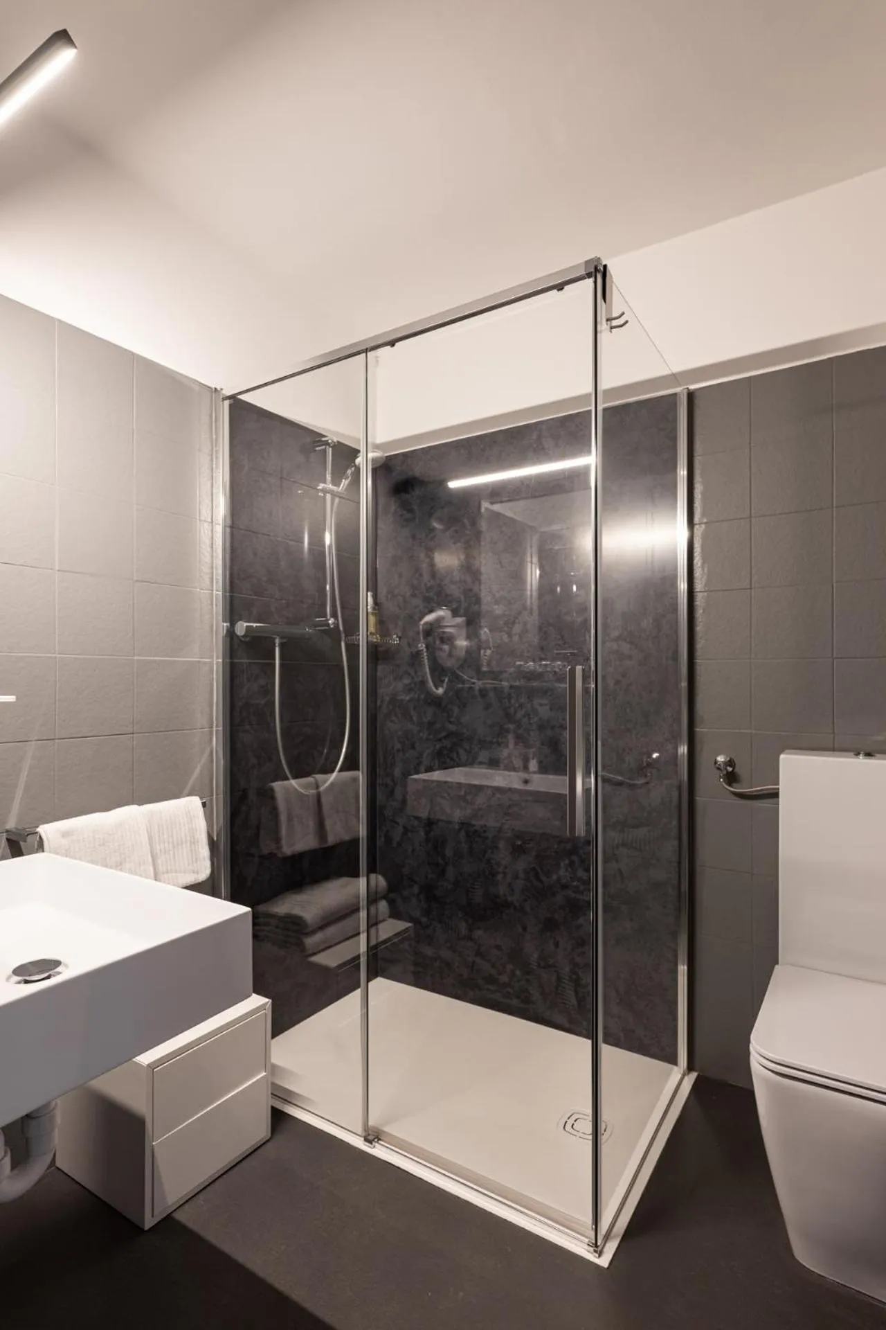 Shower in Gasthof Salurn