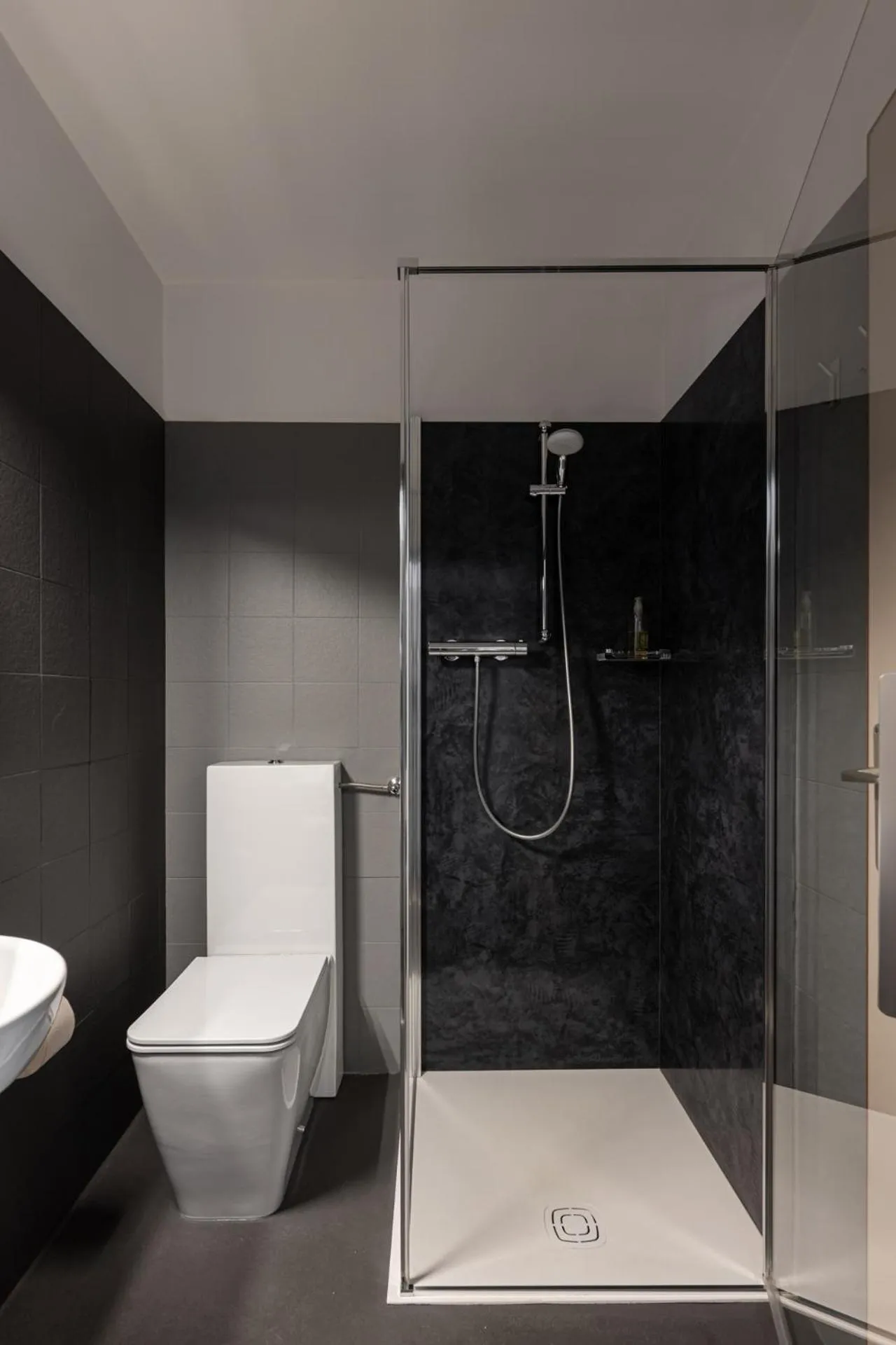 Shower in Gasthof Salurn