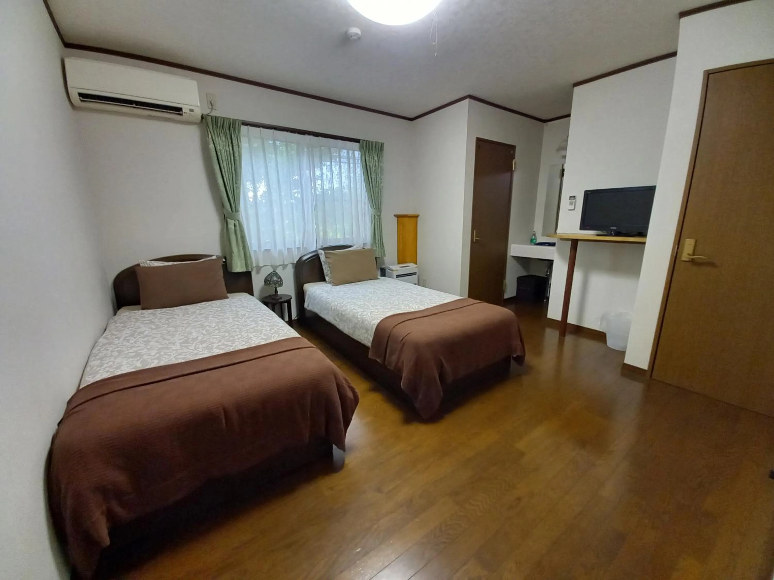 Bed in Hakuba Powder Lodge Taketombo