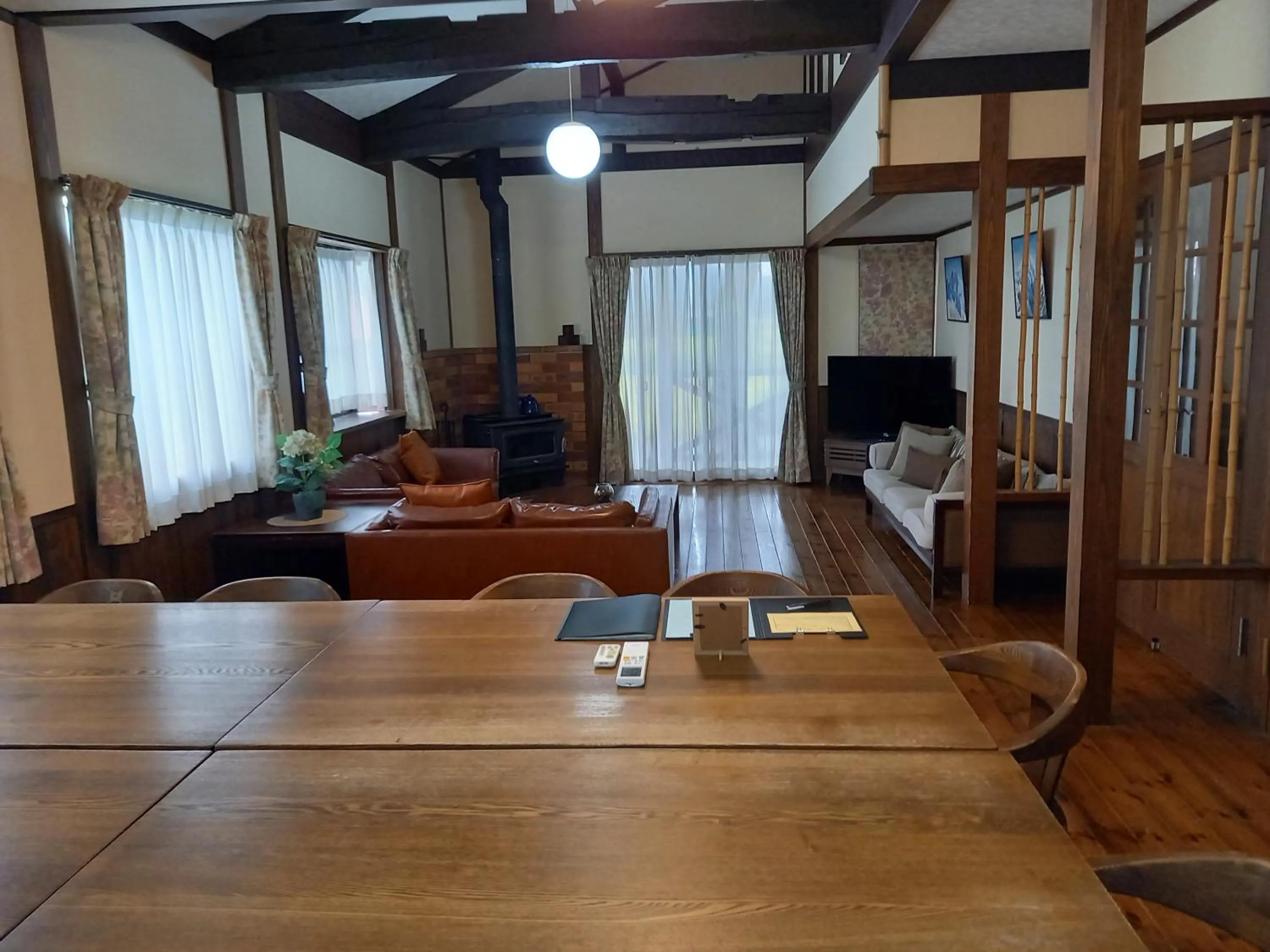 Communal lounge/ TV room in Hakuba Powder Lodge Taketombo