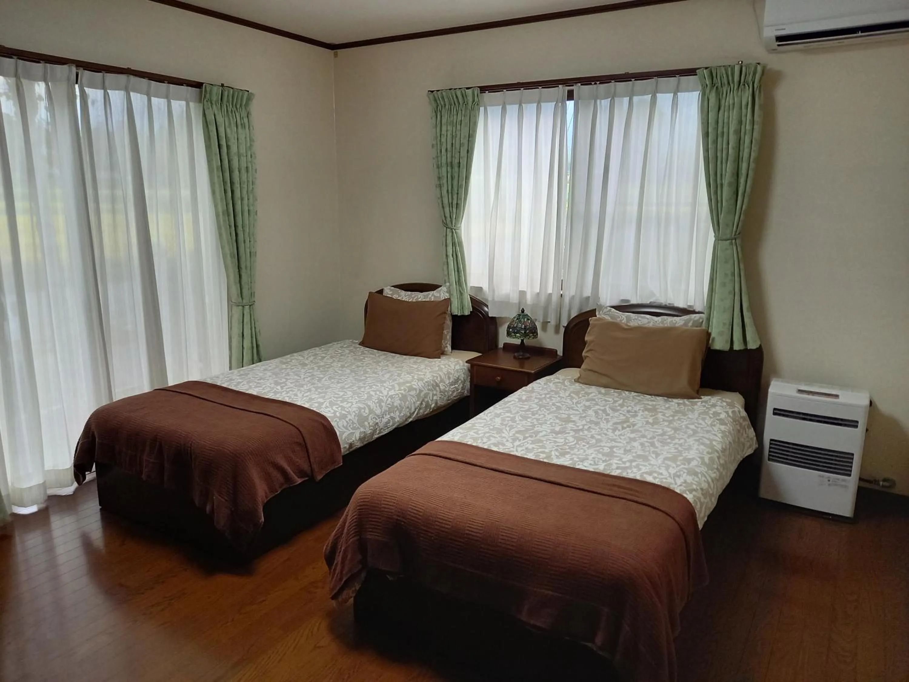 Photo of the whole room, Bed in Hakuba Powder Lodge Taketombo
