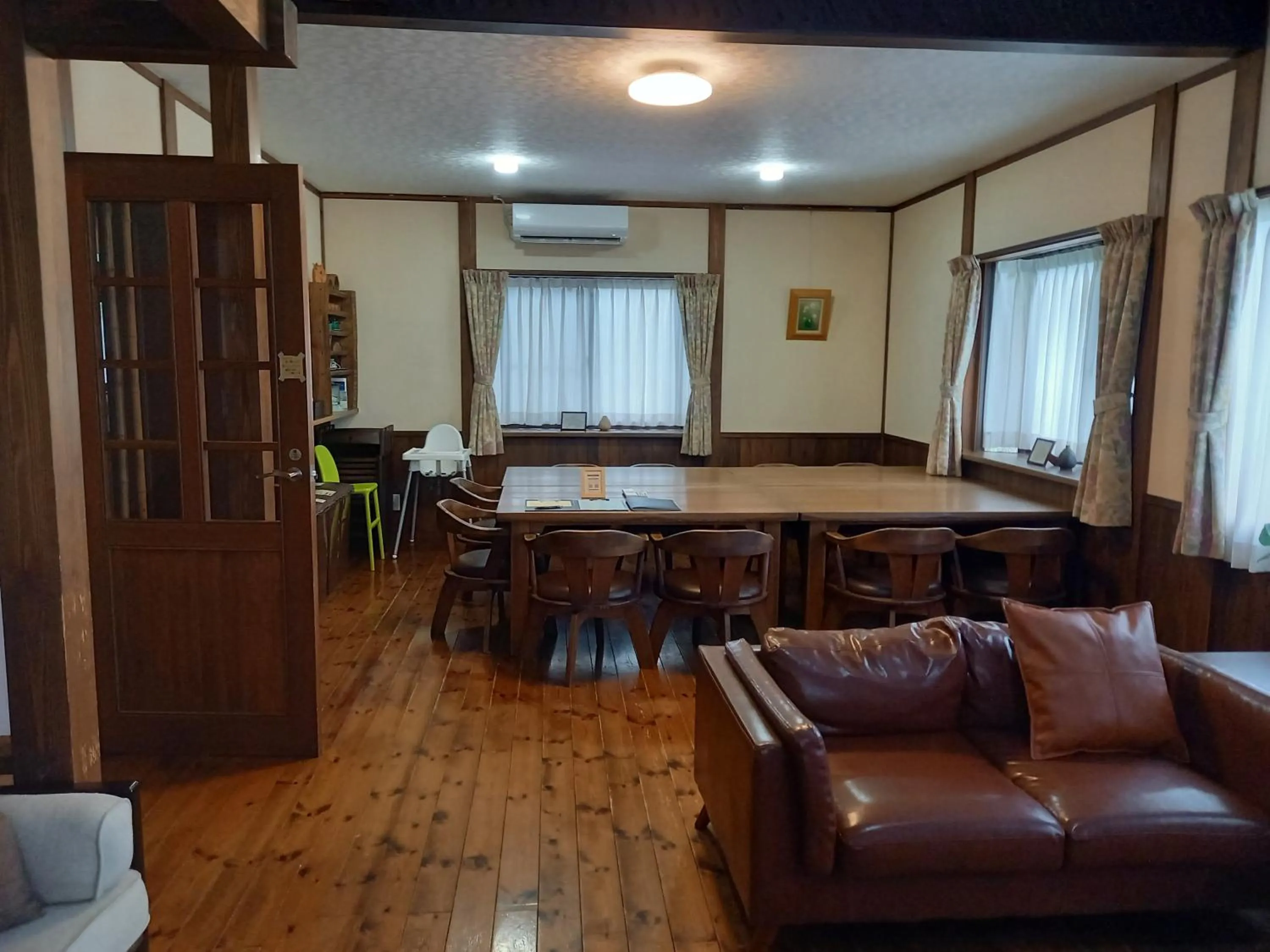 Living room in Hakuba Powder Lodge Taketombo