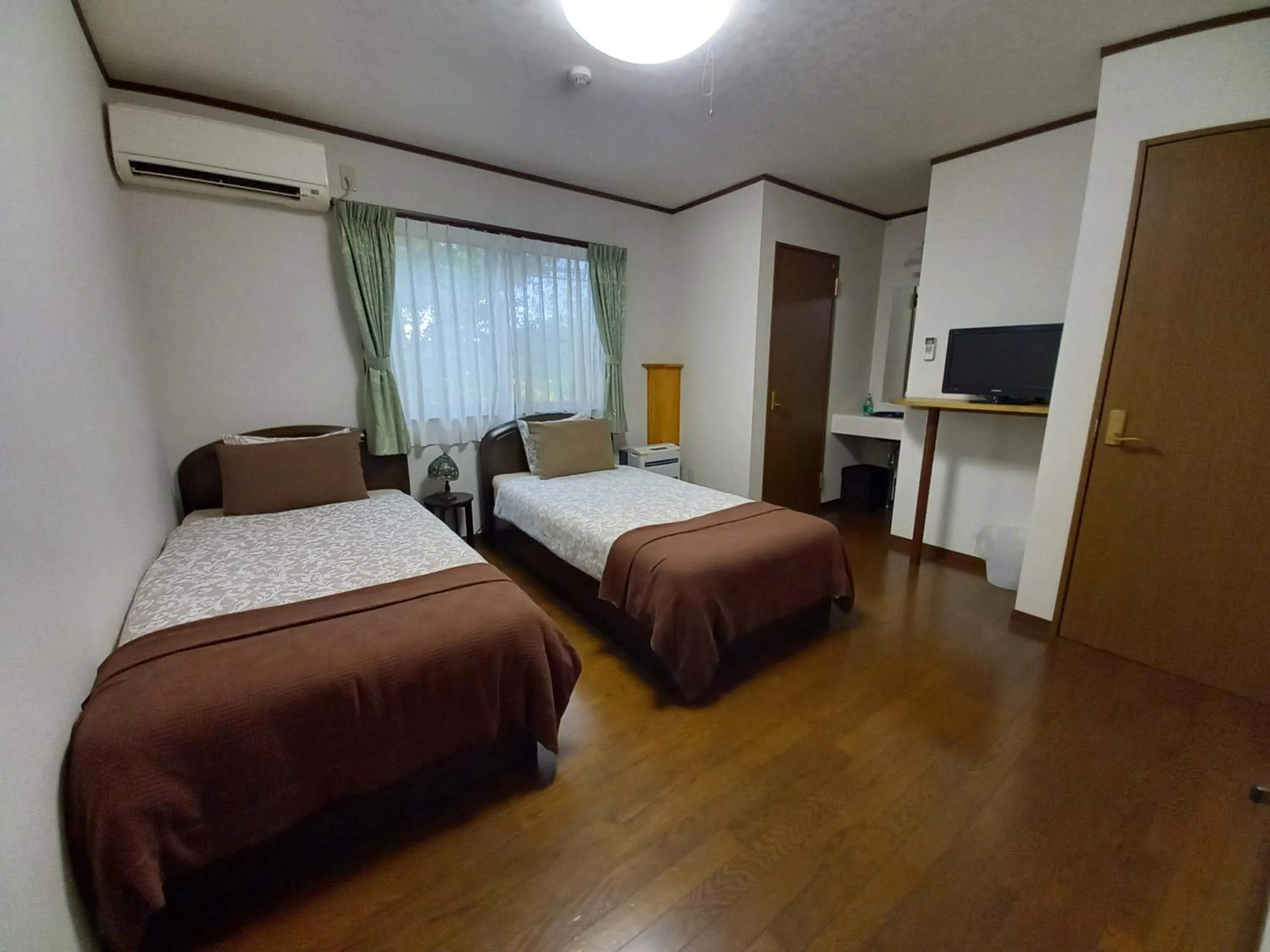 Bed in Hakuba Powder Lodge Taketombo