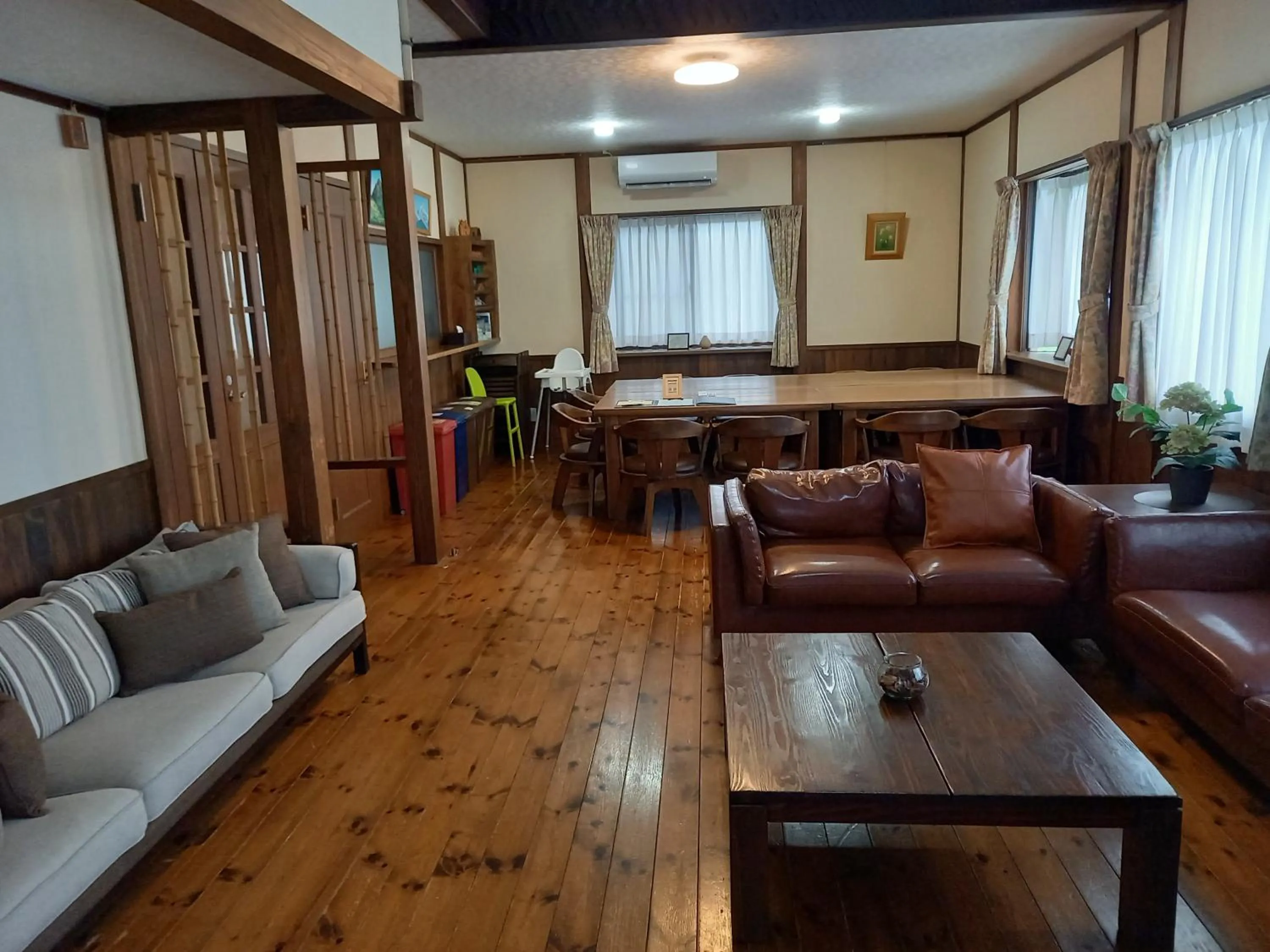 Living room in Hakuba Powder Lodge Taketombo
