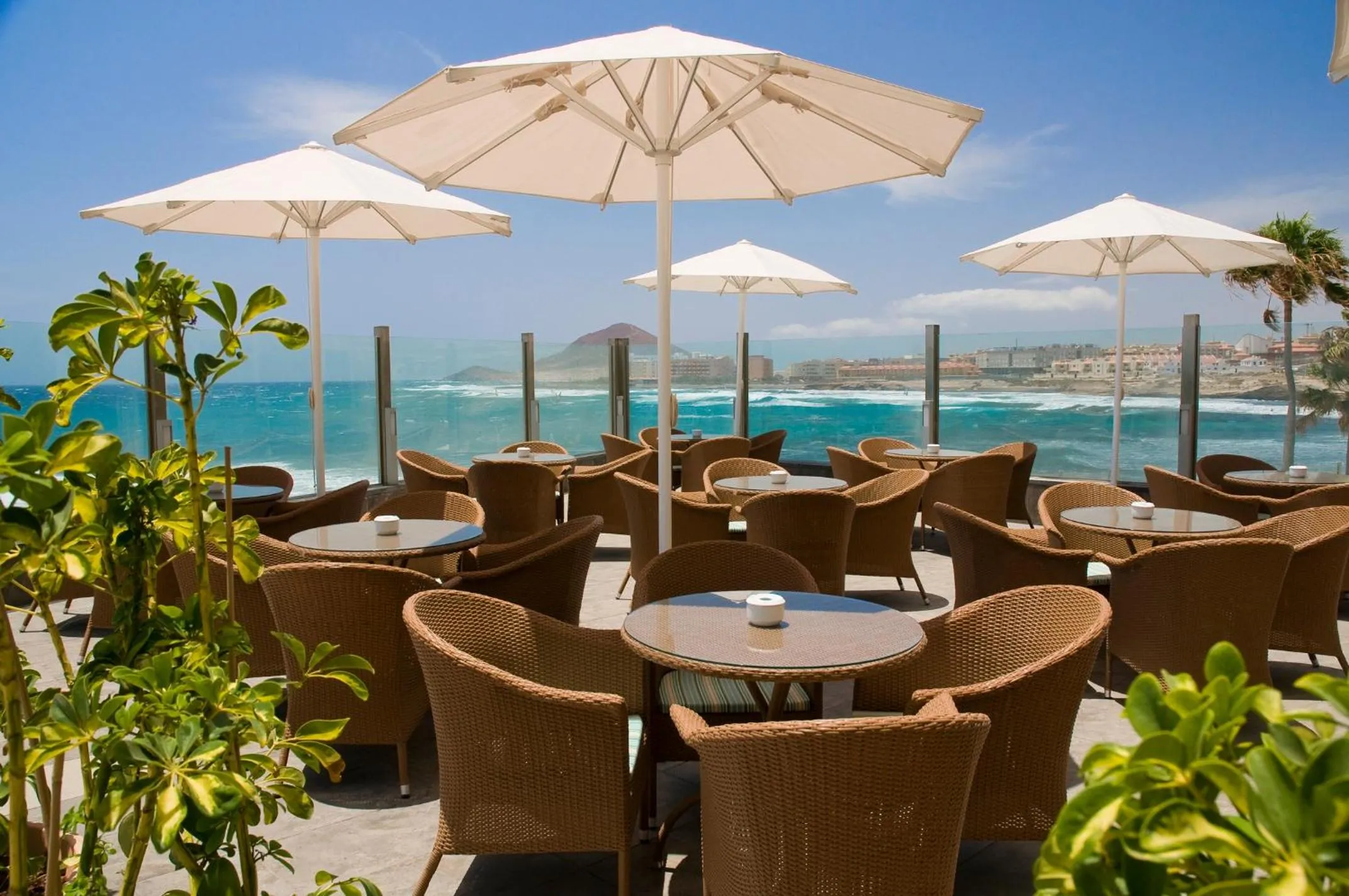 Swimming pool in Kn Hotel Arenas del Mar Adults Only