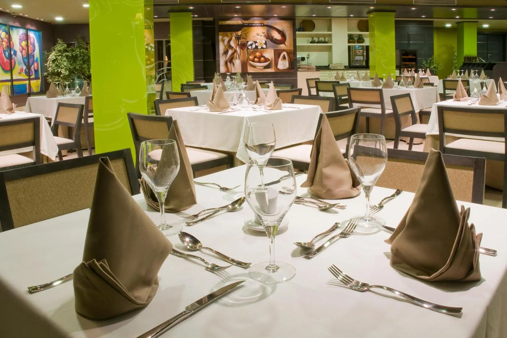 Restaurant/places to eat in Kn Hotel Arenas del Mar Adults Only