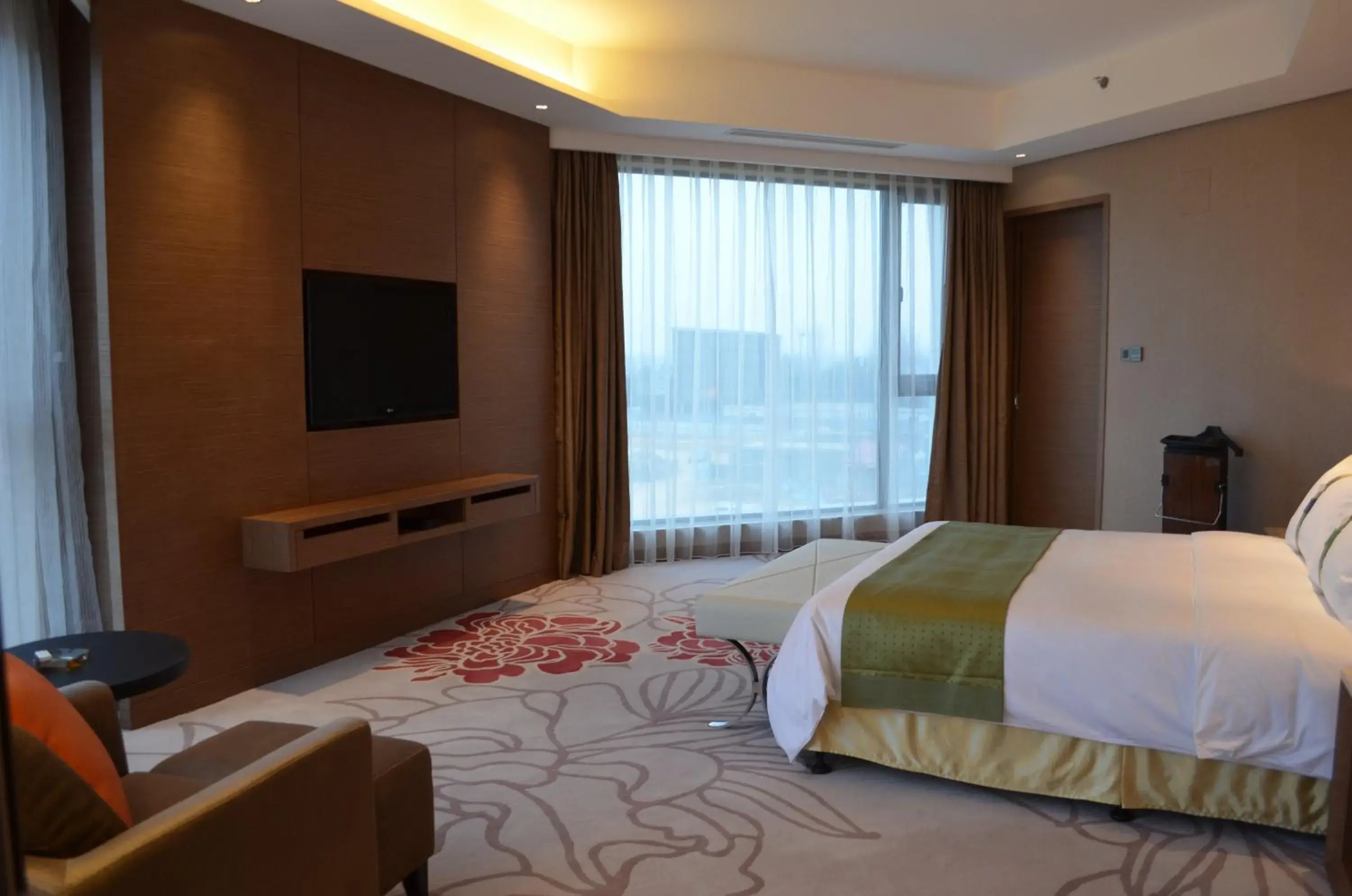 Photo of the whole room, Bed in Holiday Inn Nanyang by IHG Photo of the whole room, Bed in Holiday Inn Nanyang by IHG