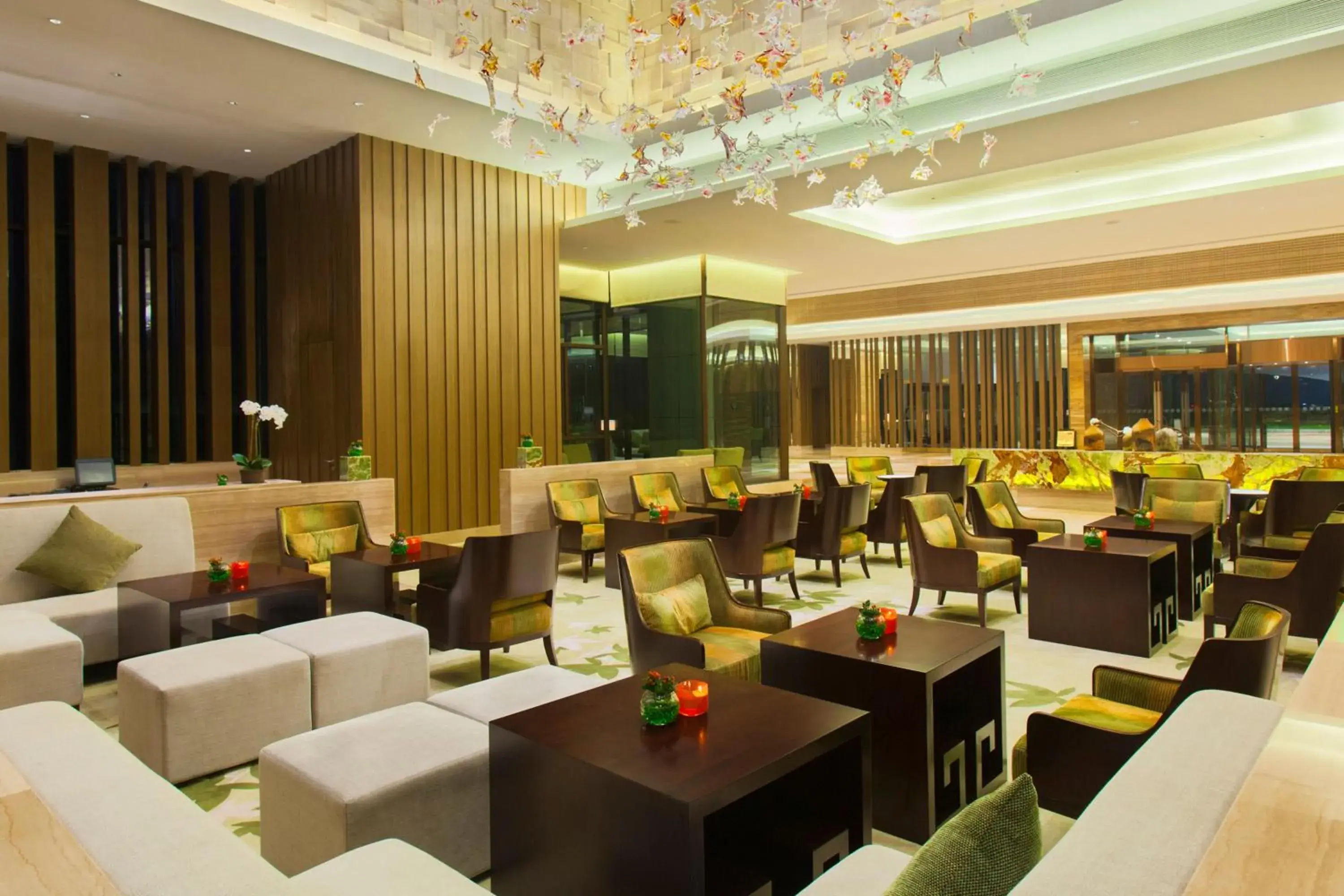 Lounge or bar in Holiday Inn Nanyang by IHG Lounge or bar in Holiday Inn Nanyang by IHG