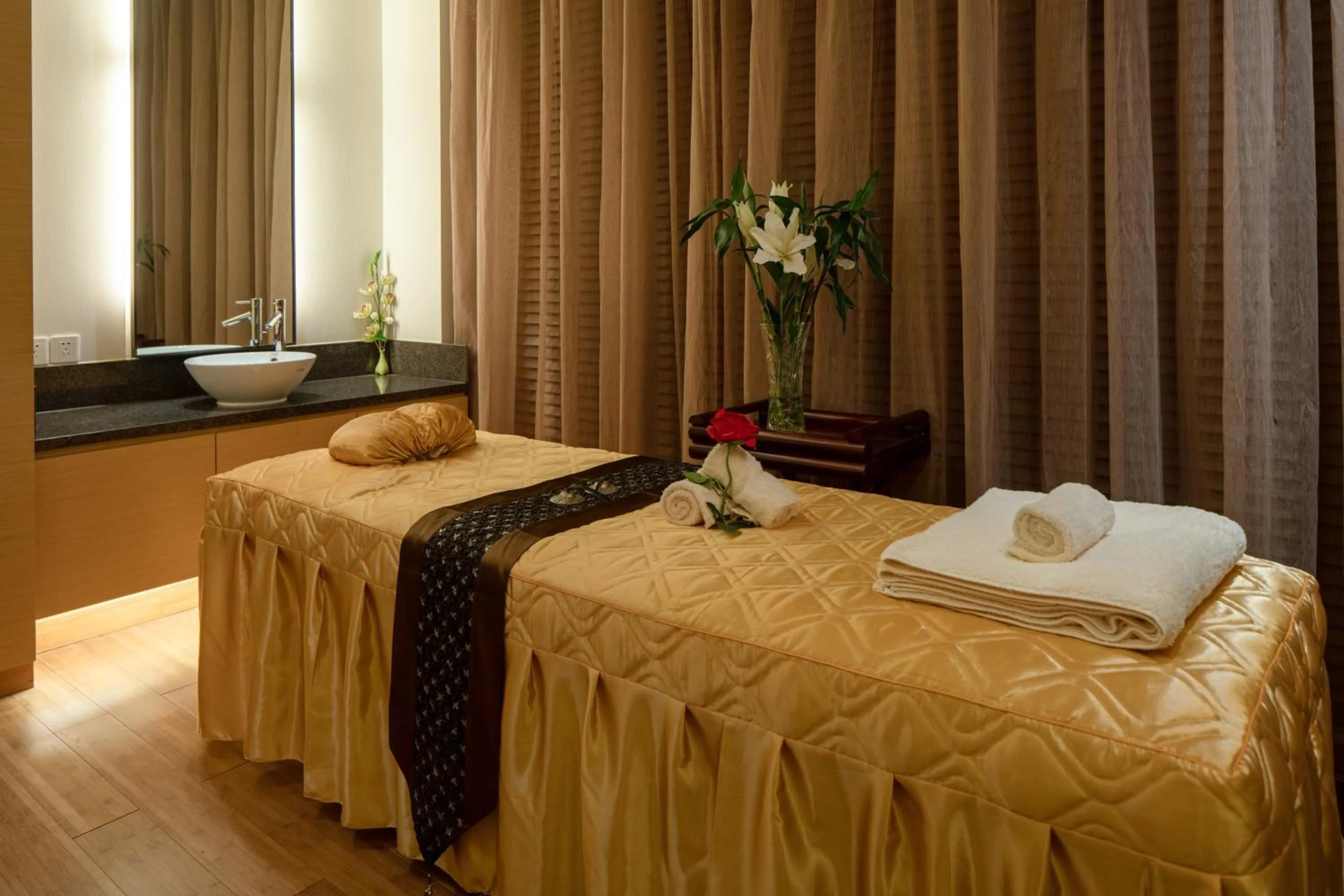 Spa and wellness centre/facilities, Bed in Holiday Inn Nanyang by IHG