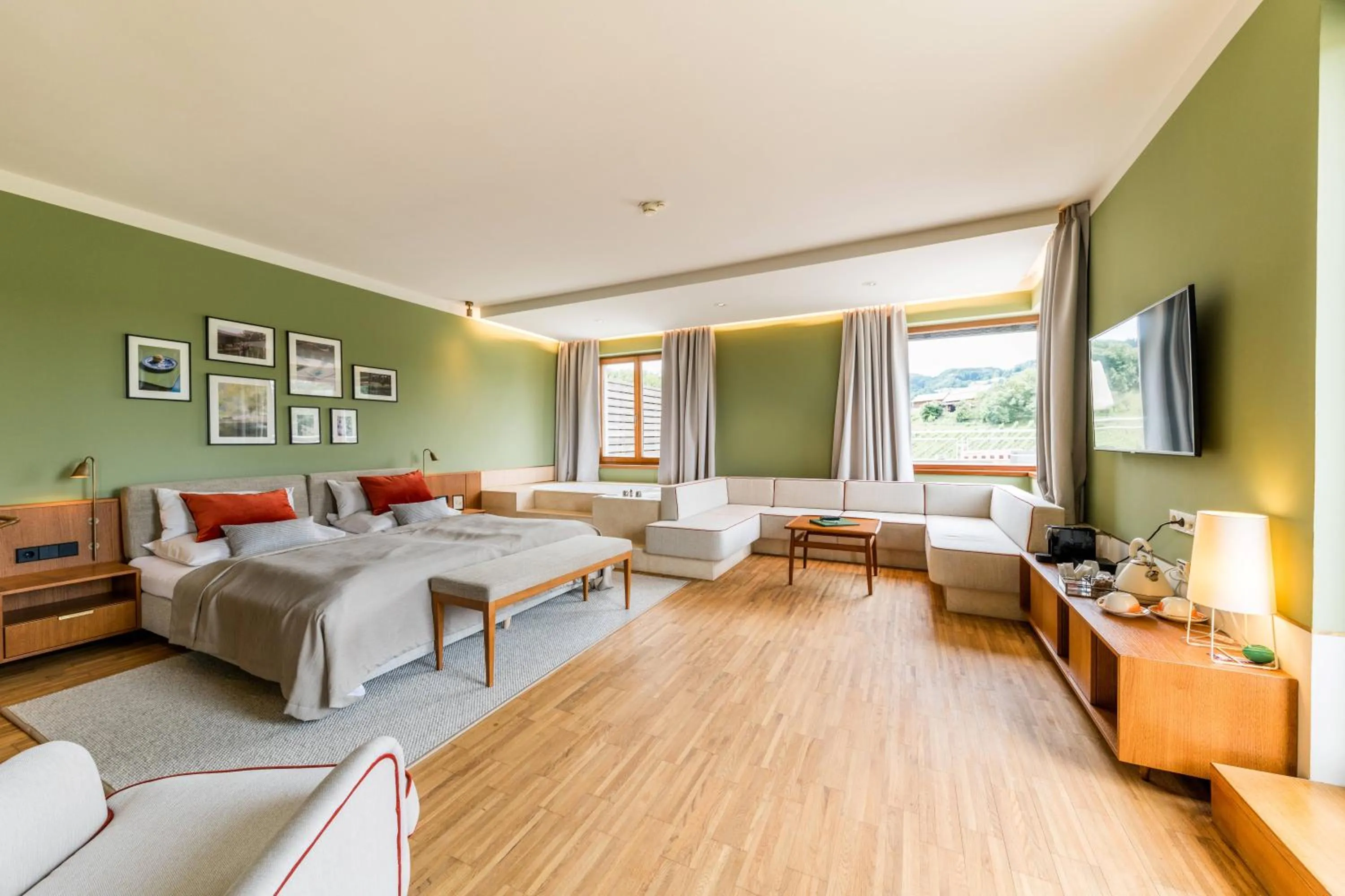 Photo of the whole room, Bed in Landgut am Pößnitzberg