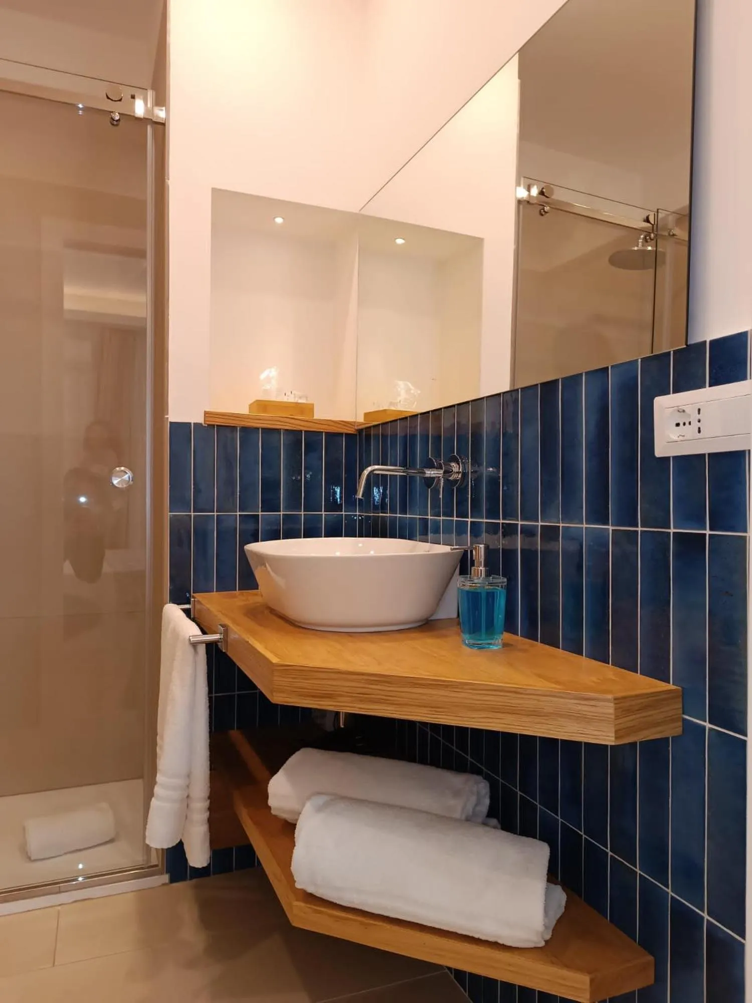 Shower in La Marsa Vacances