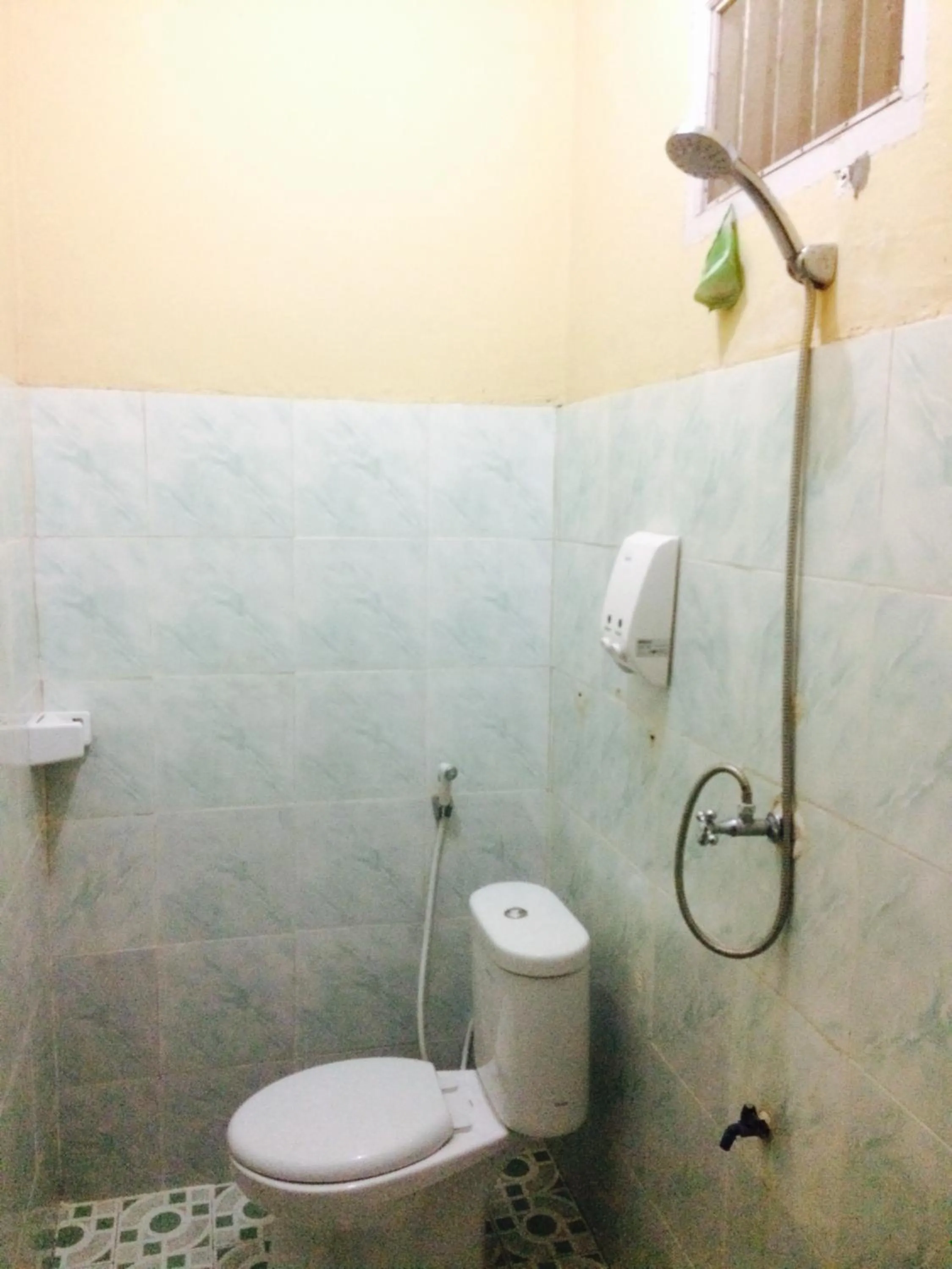 Shower in Pondok Sunrise 2
