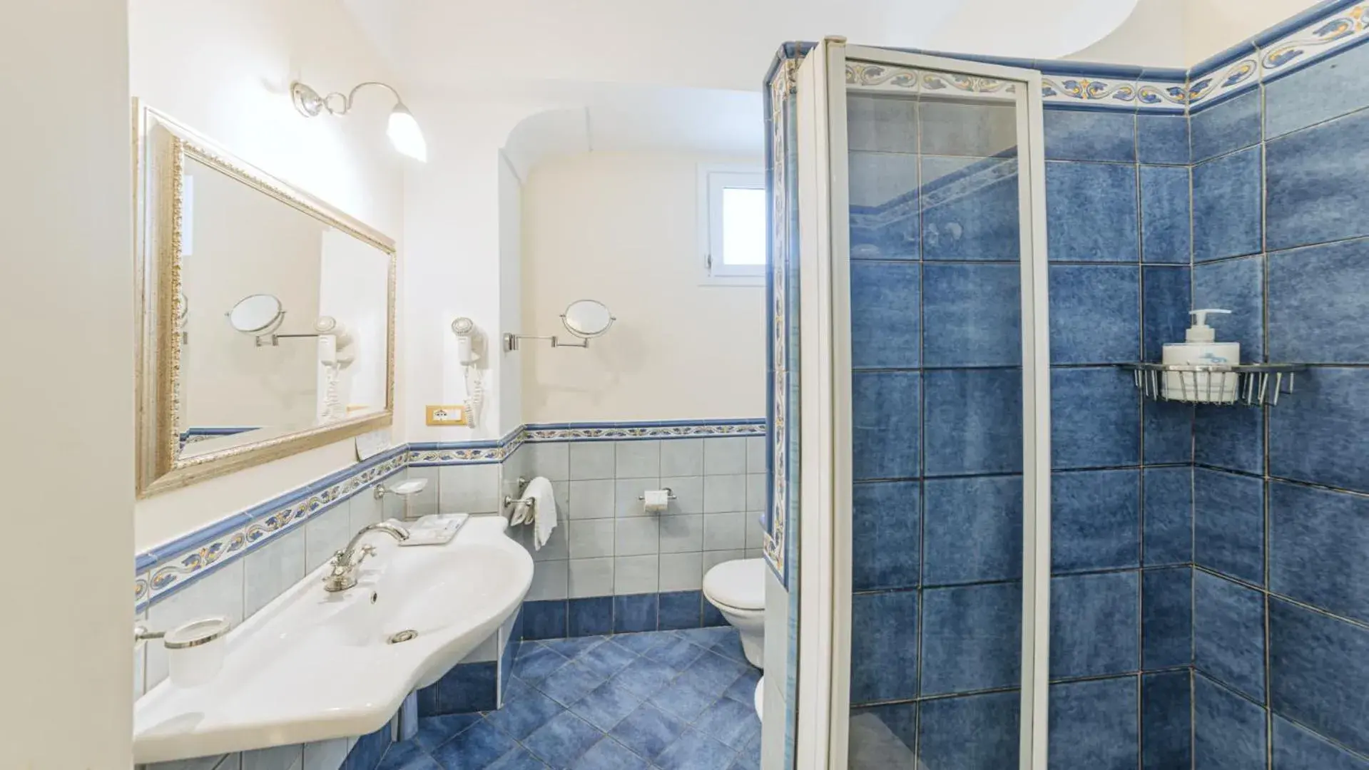 Standard Single Room with Balcony in Hotel Nettuno Standard Single Room with Balcony in Hotel Nettuno