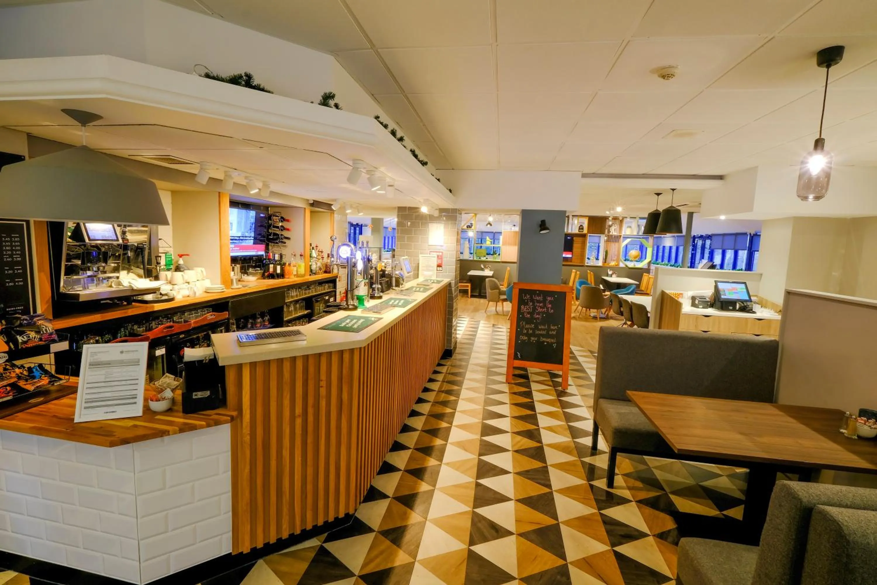 Lounge or bar in Holiday Inn Warrington by IHG