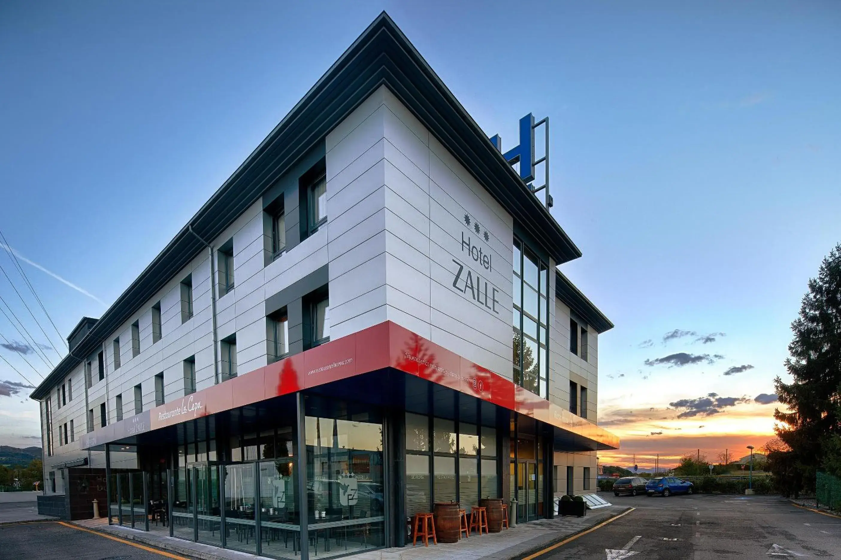 Facade/entrance in Hotel Zalle Don Fernando Facade/entrance in Hotel Zalle Don Fernando