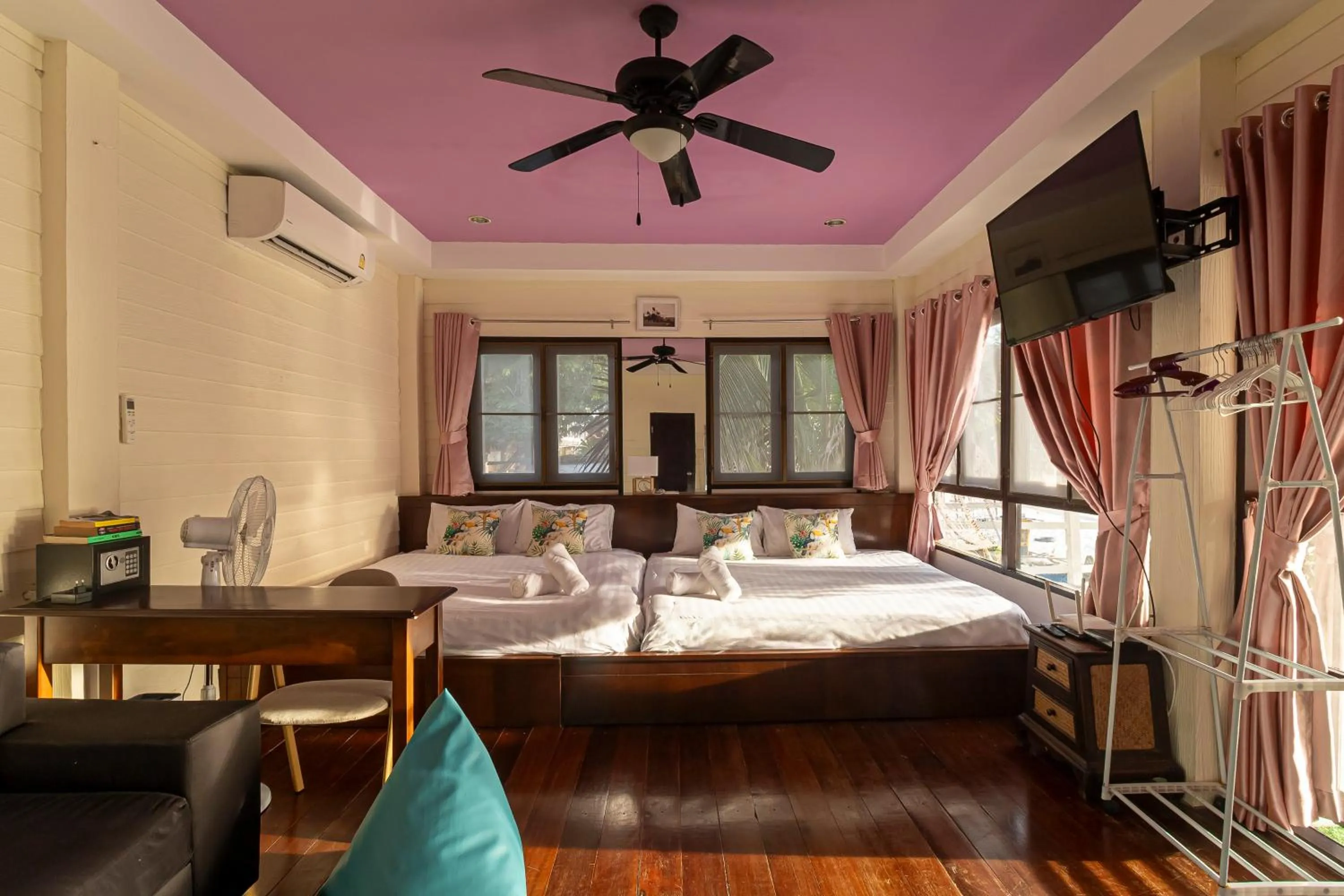 Bed in Karoon Sea View Lodge