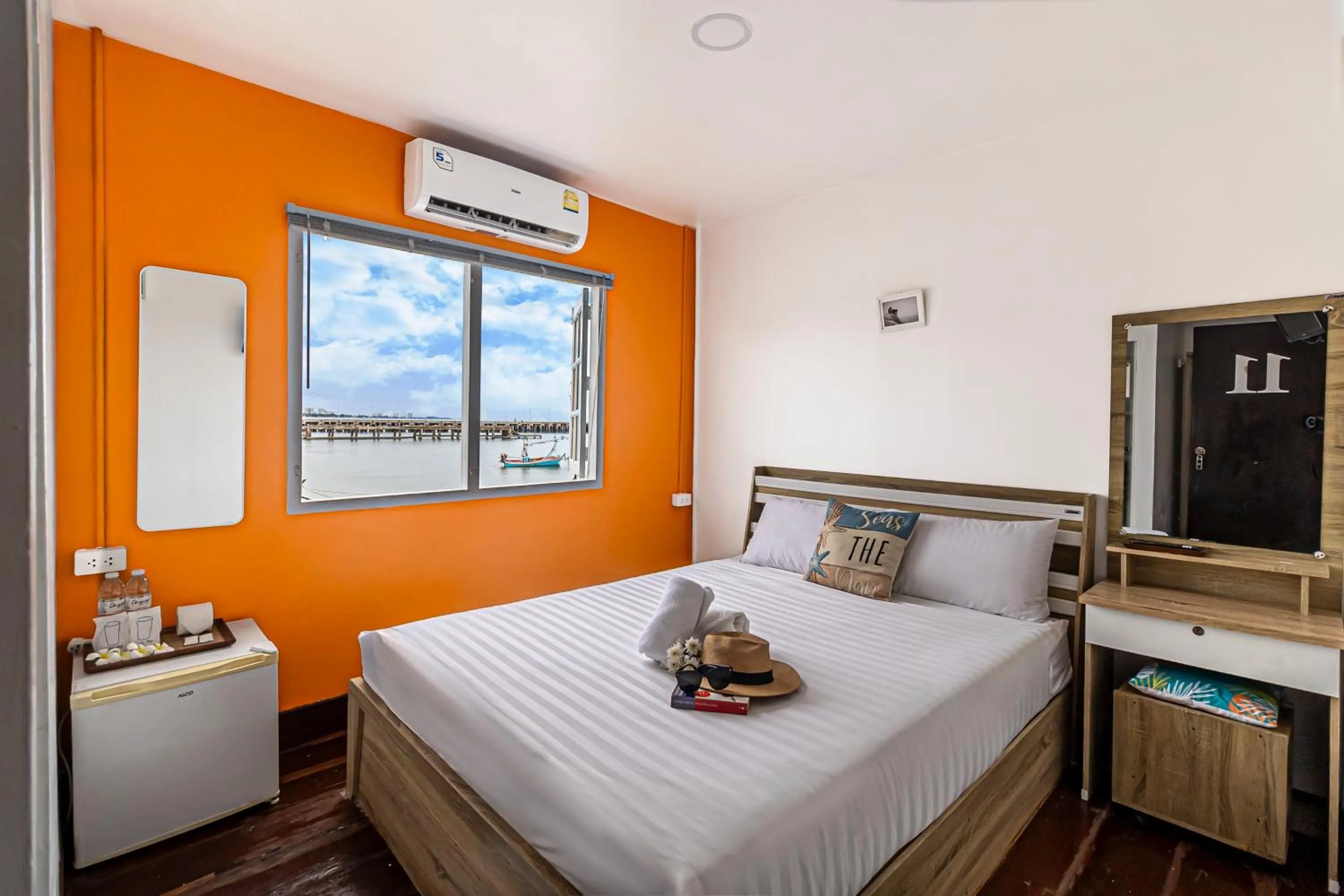 Bed in Karoon Sea View Lodge