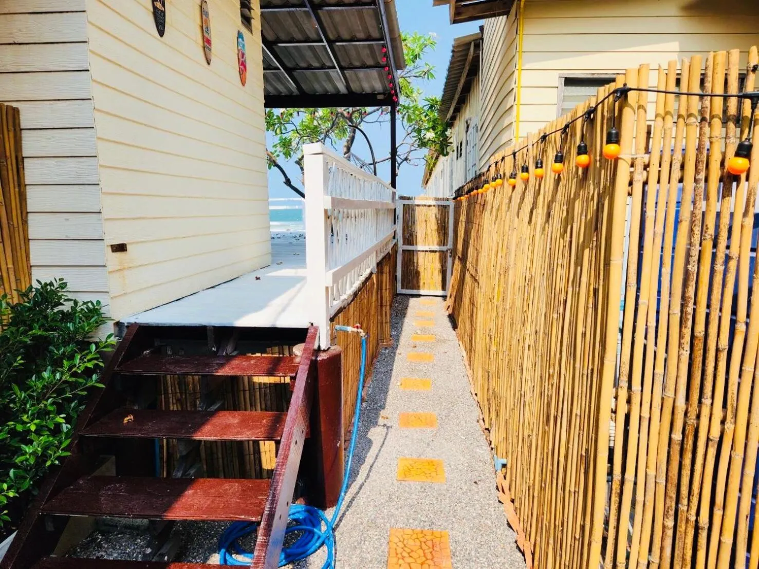 Neighbourhood in Karoon hut