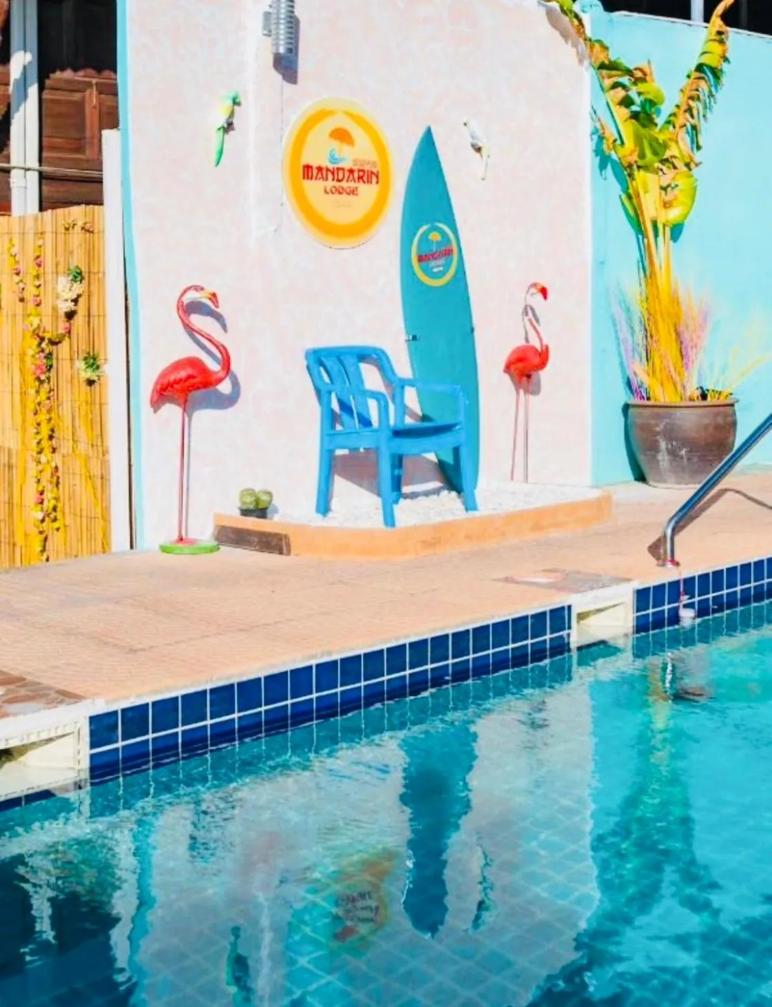 Swimming pool in Karoon Sea View Lodge