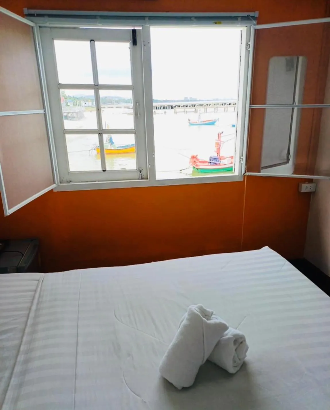 Bed in Karoon Sea View Lodge