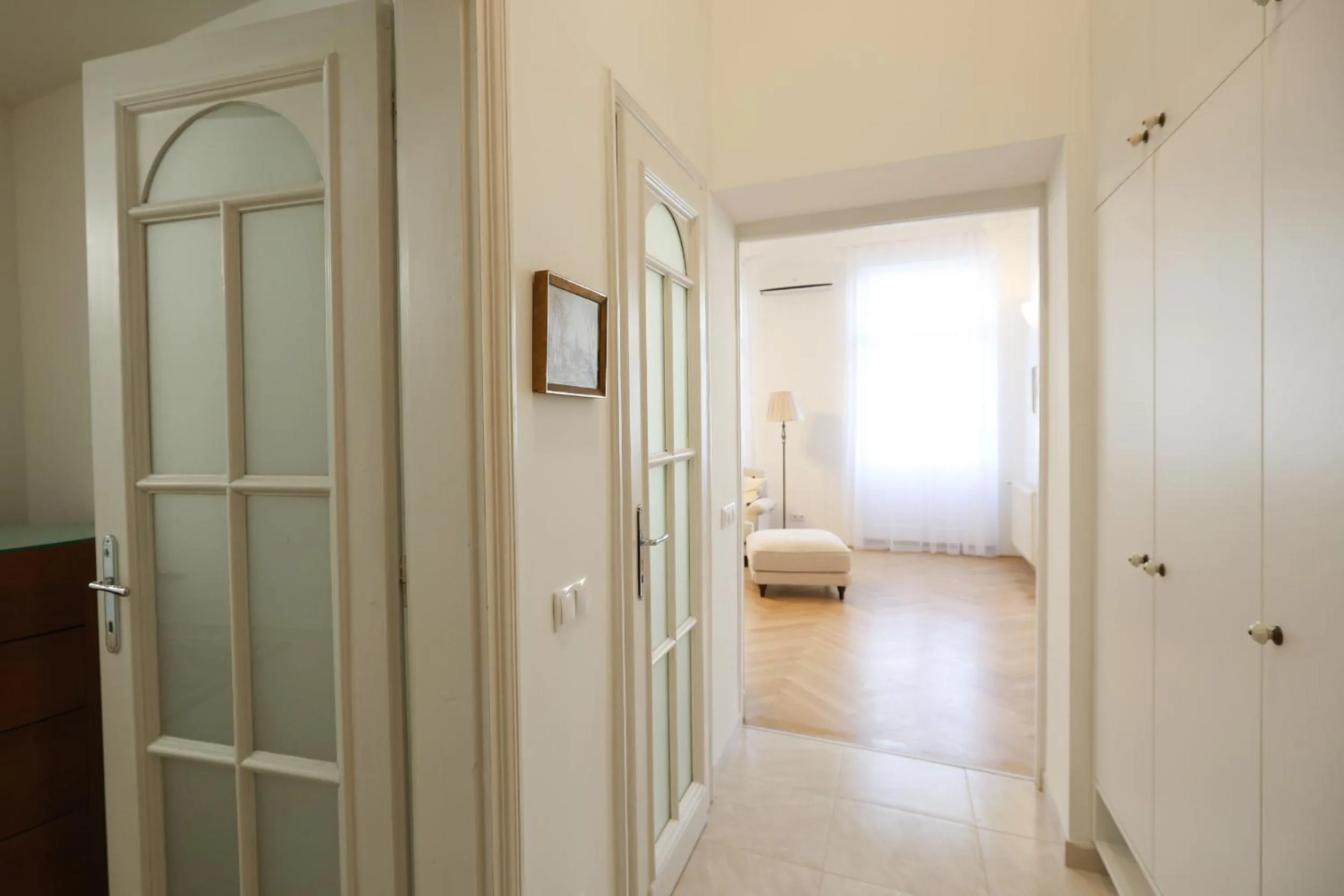 wardrobe, Bed in Mirage Medic Hotel