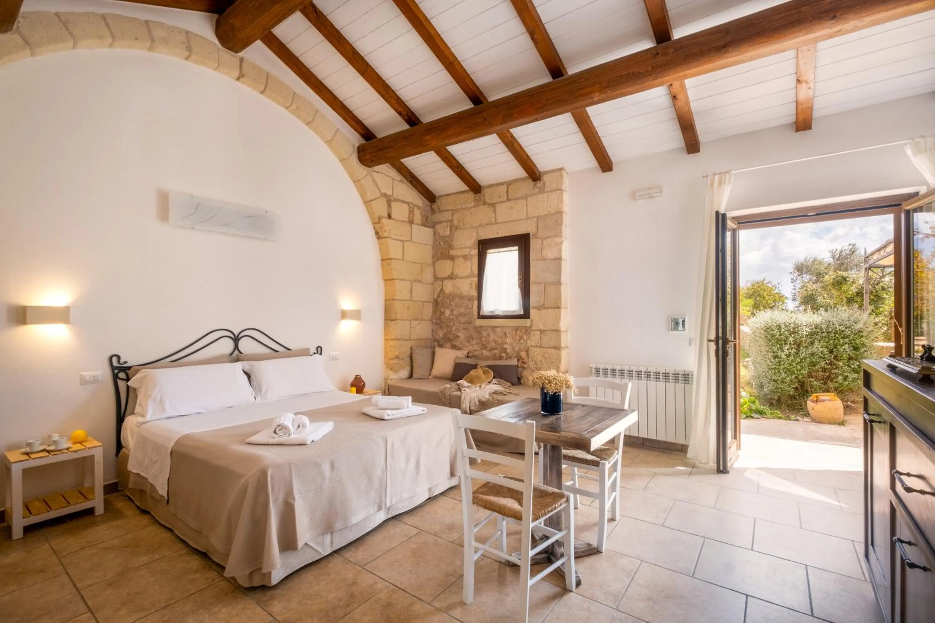 Bed in Agriturismo Alonì Costarella Masseria