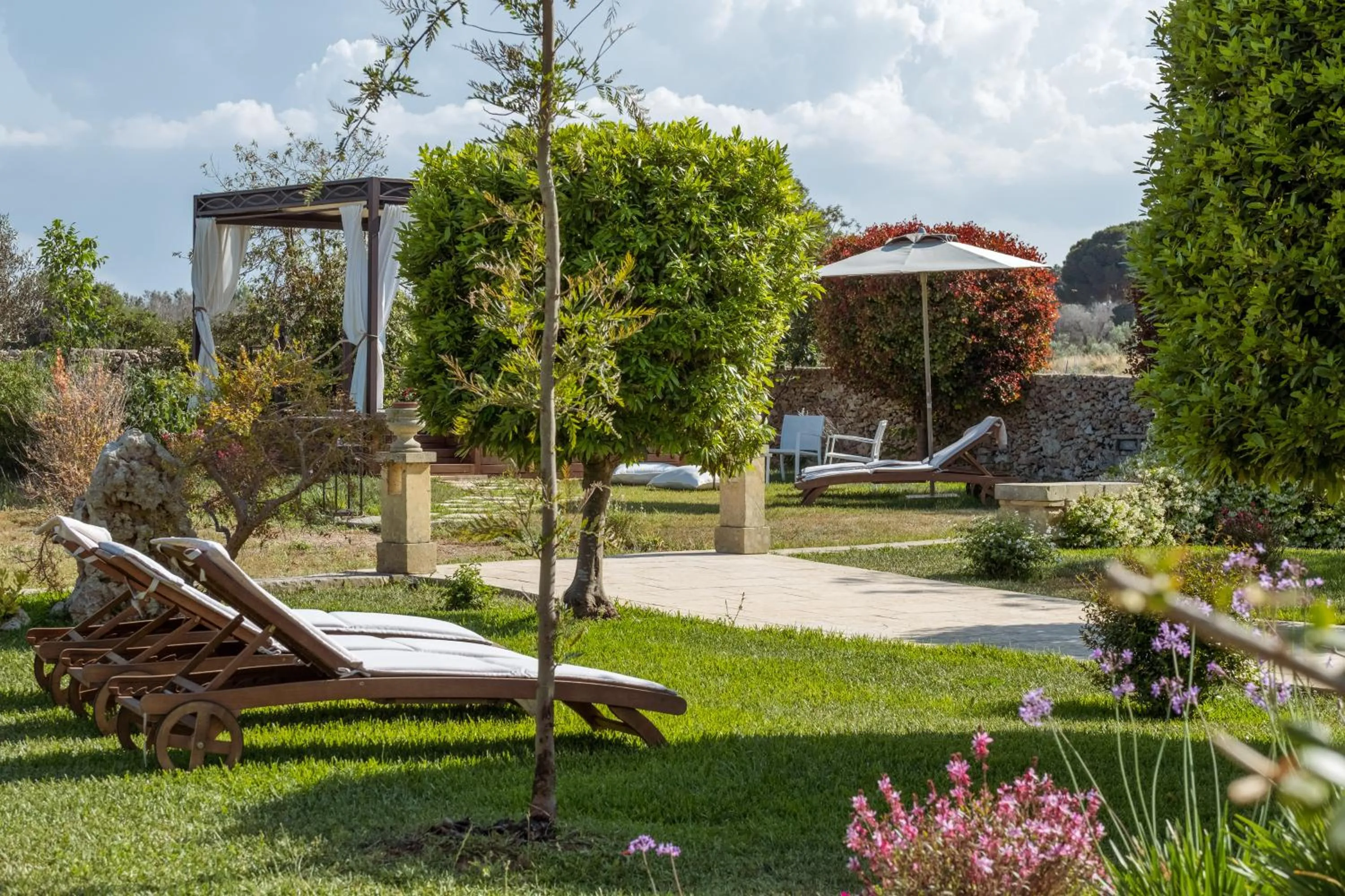 Garden in Agriturismo Alonì Costarella Masseria