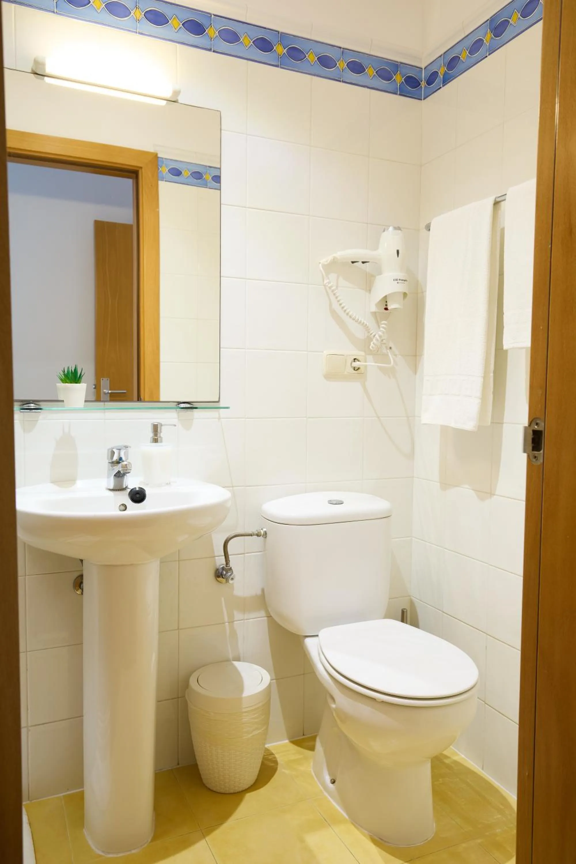 Toilet in Pensión Nuevas Artes