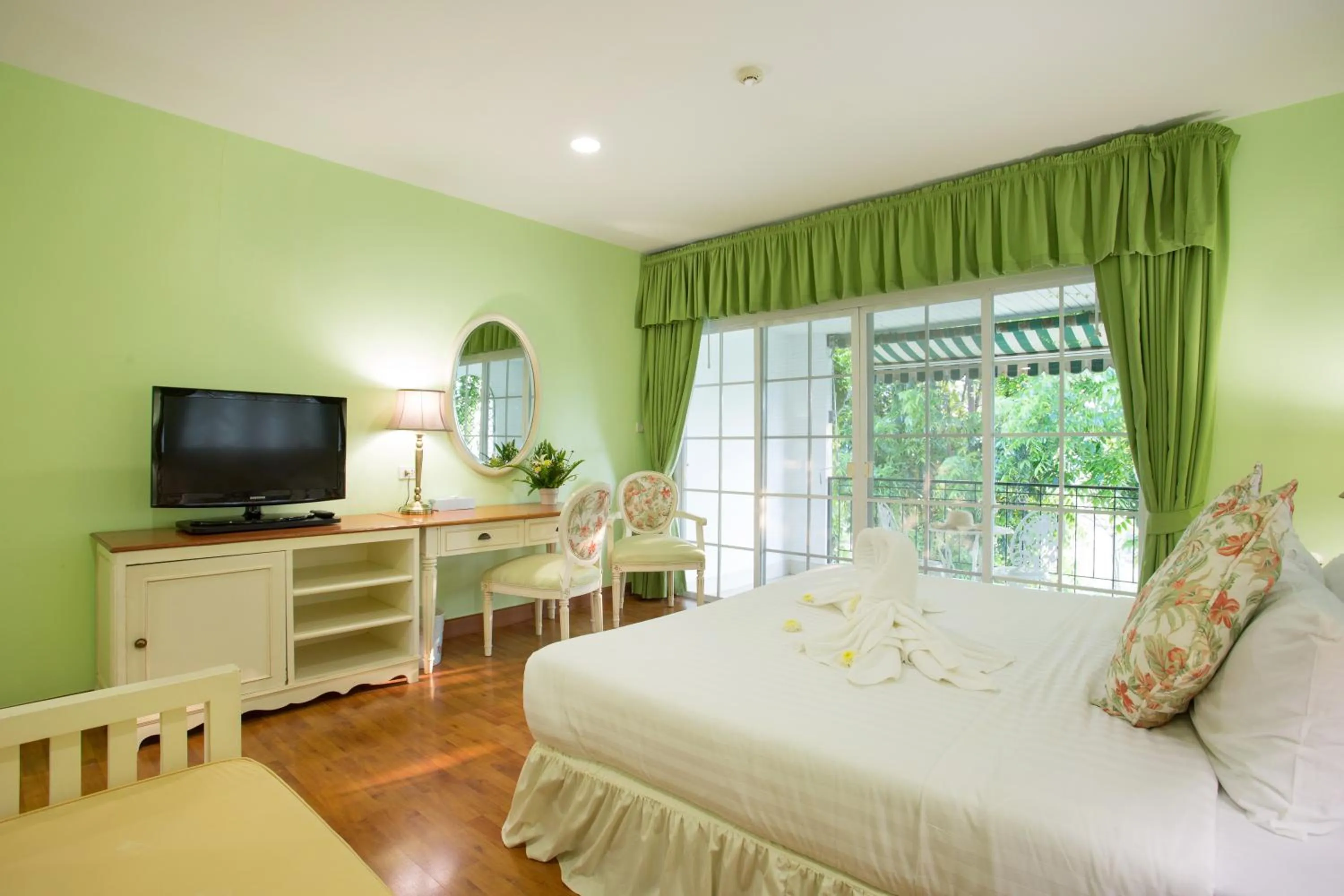 Bed in Kensington English Garden Resort Khaoyai