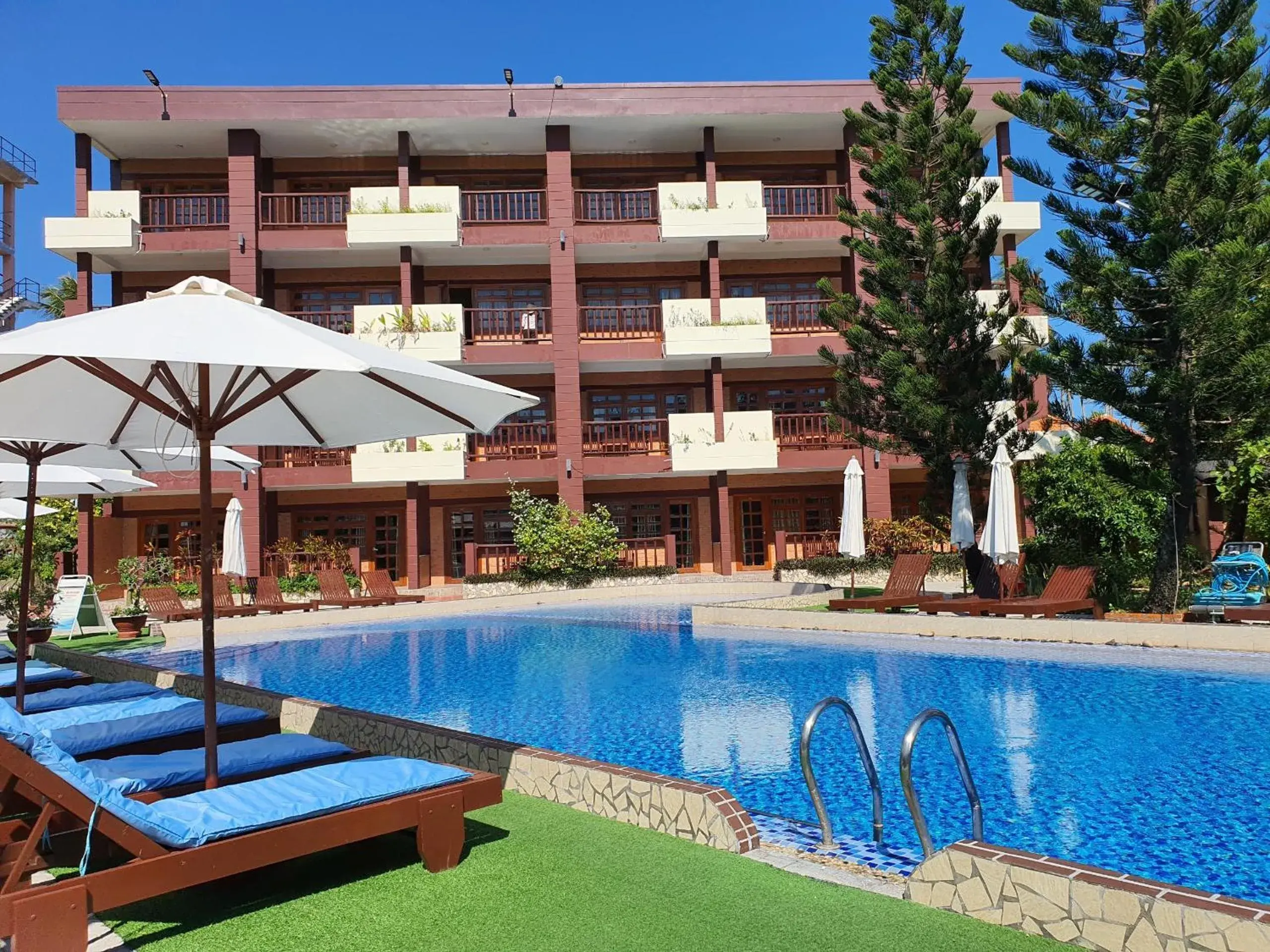 Swimming pool in Little Muine Cottages Resort Swimming pool in Little Muine Cottages Resort