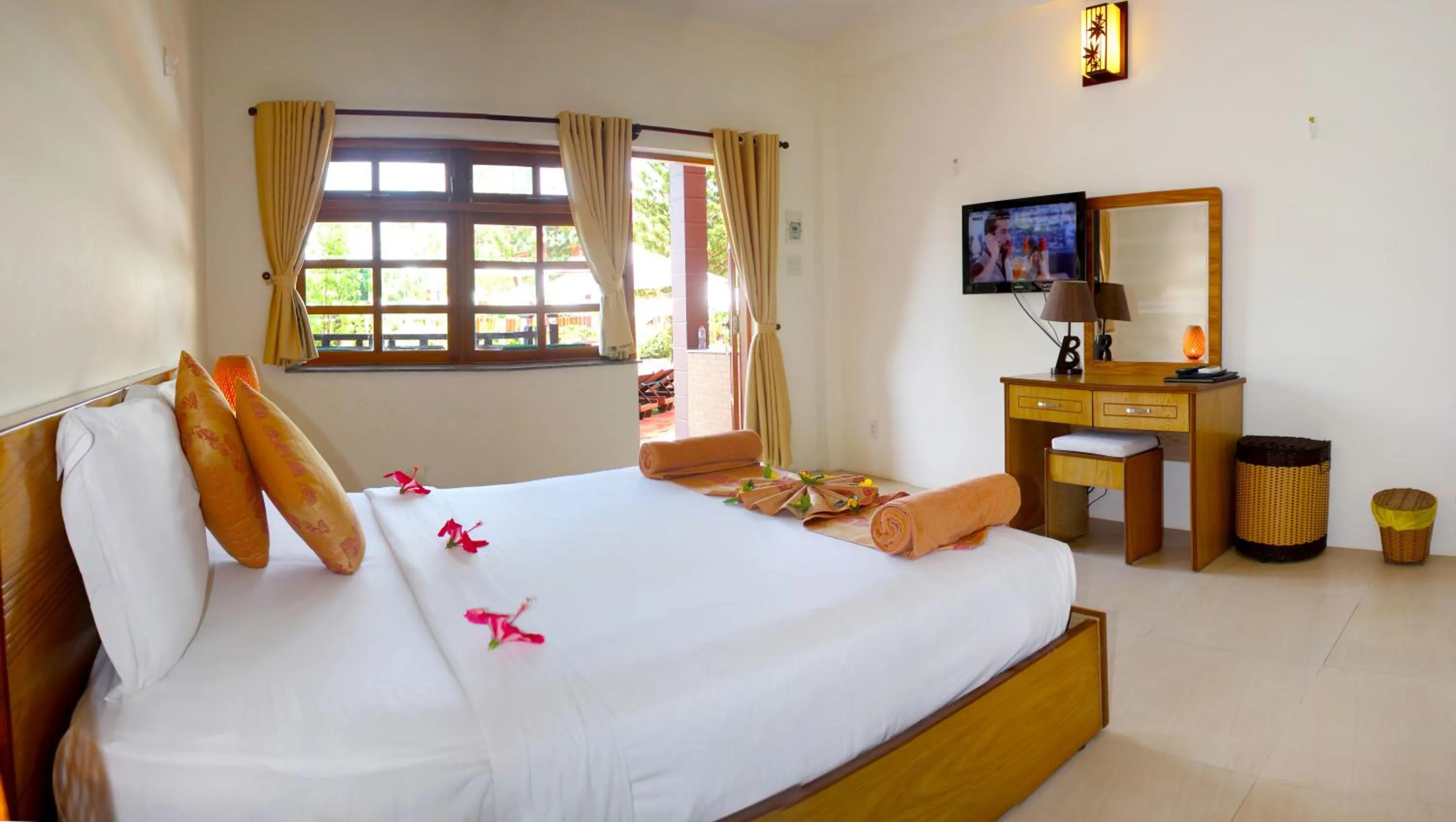 Superior Double or Twin Room with Pool View in Little Muine Cottages Resort