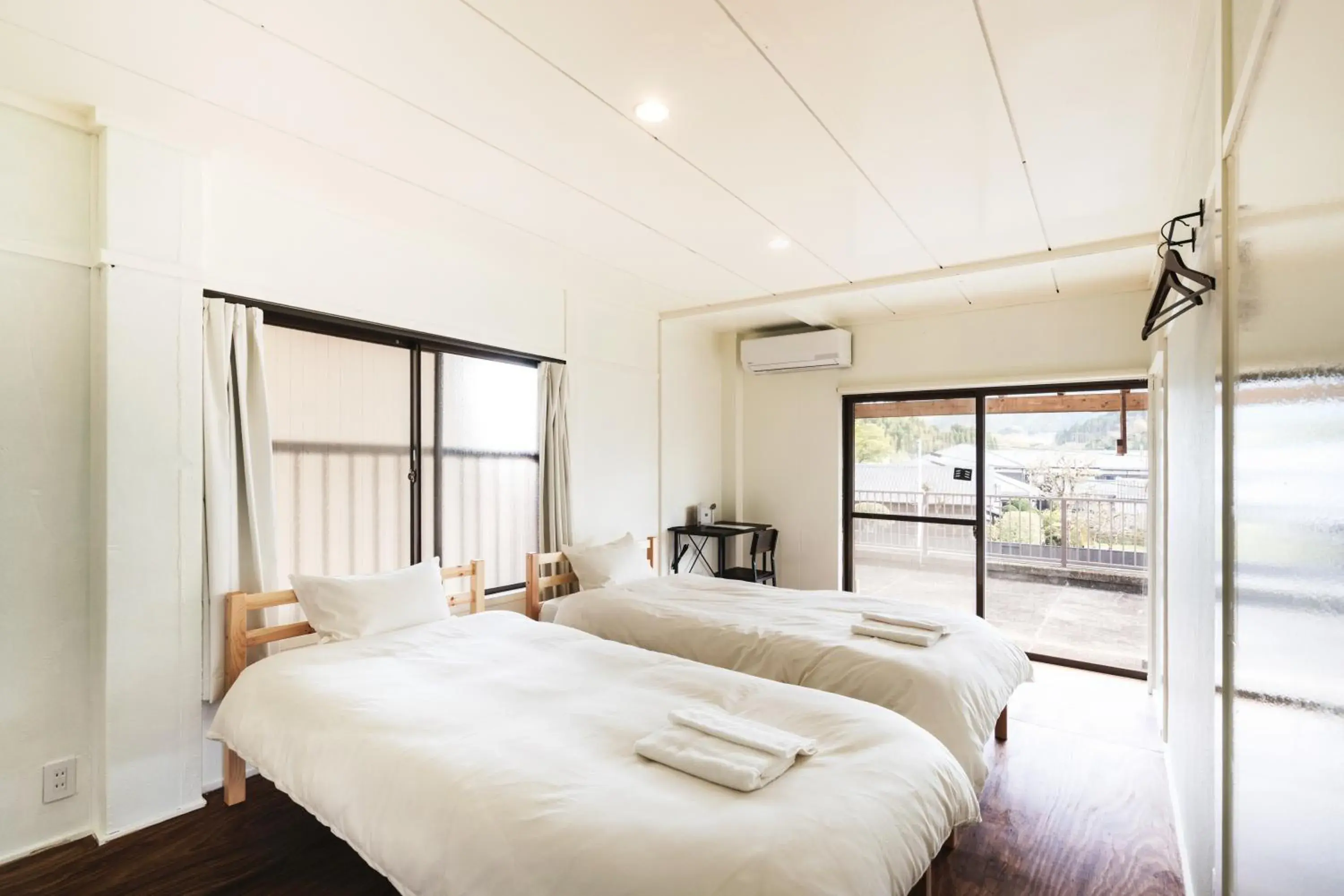 Twin Room with Shared Bathroom - single occupancy in Hostel Marika -ホステルマリカ- Twin Room with Shared Bathroom - single occupancy in Hostel Marika -ホステルマリカ-